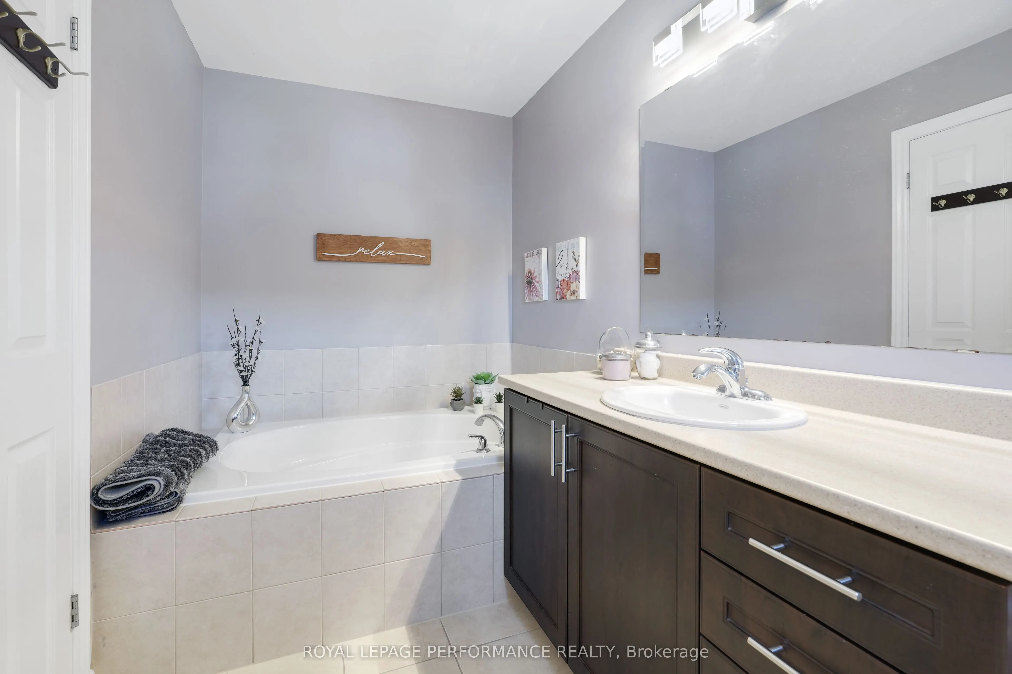 243 Silvermoon Crescent