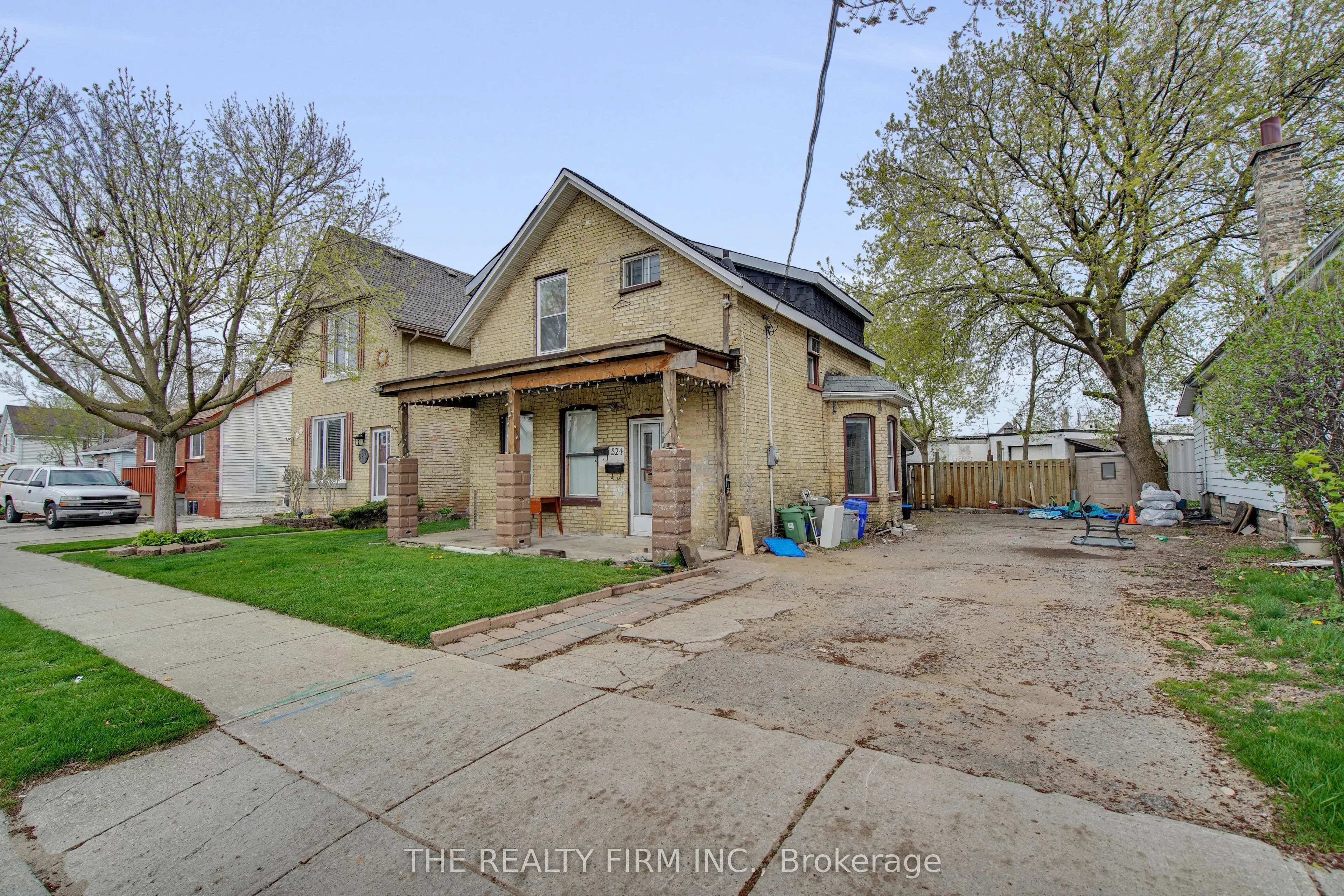 524 Simcoe Street