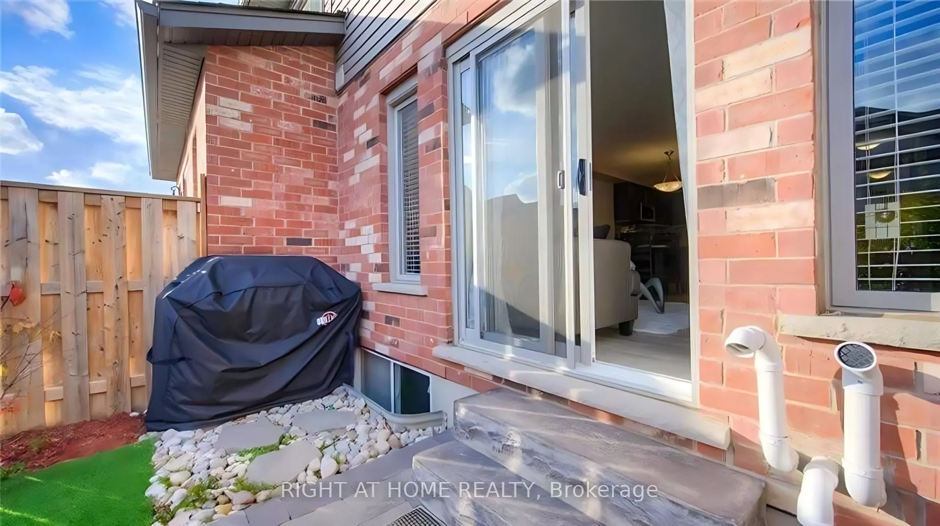 4 Meadowridge Street