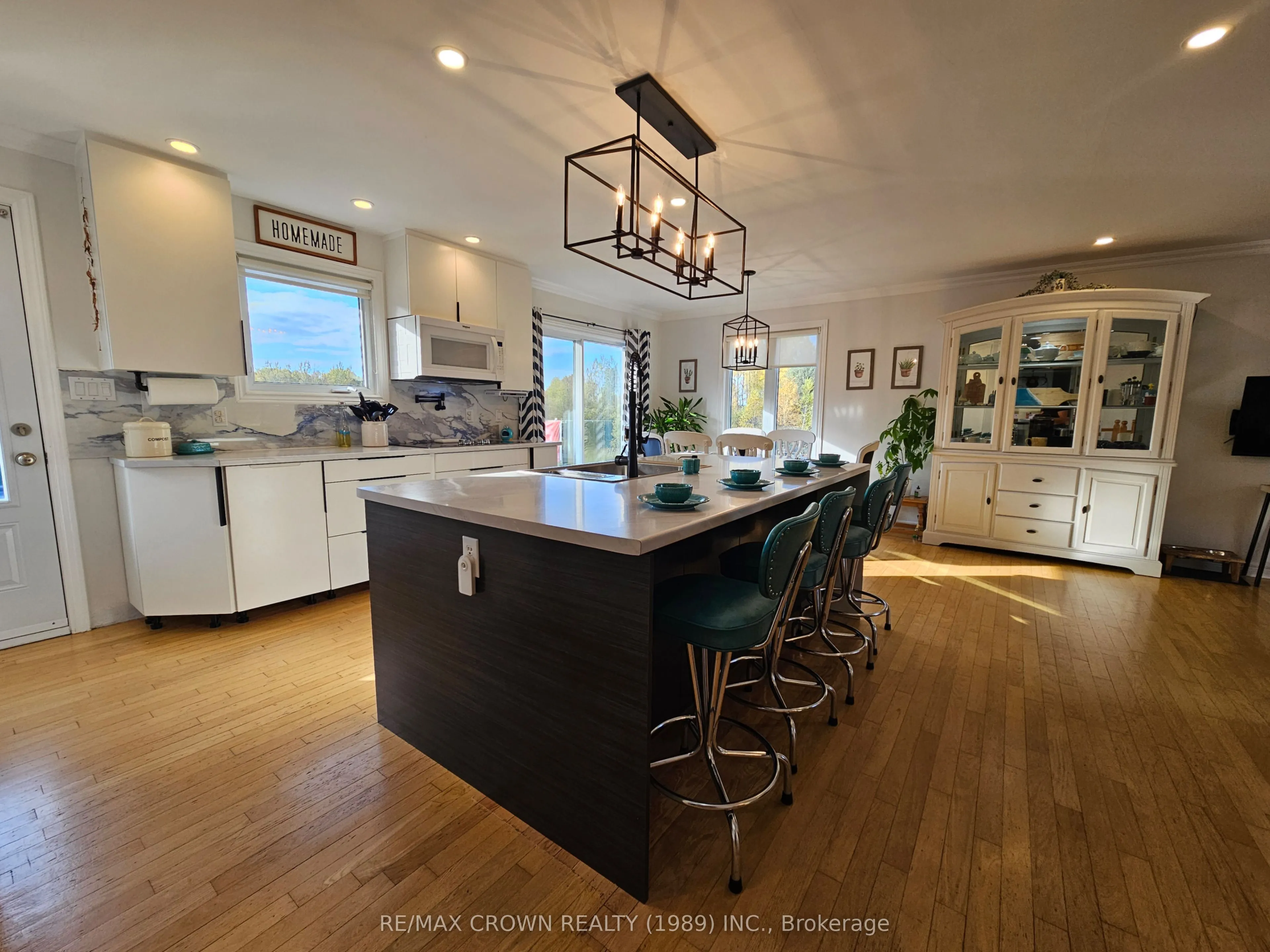 887 River Road