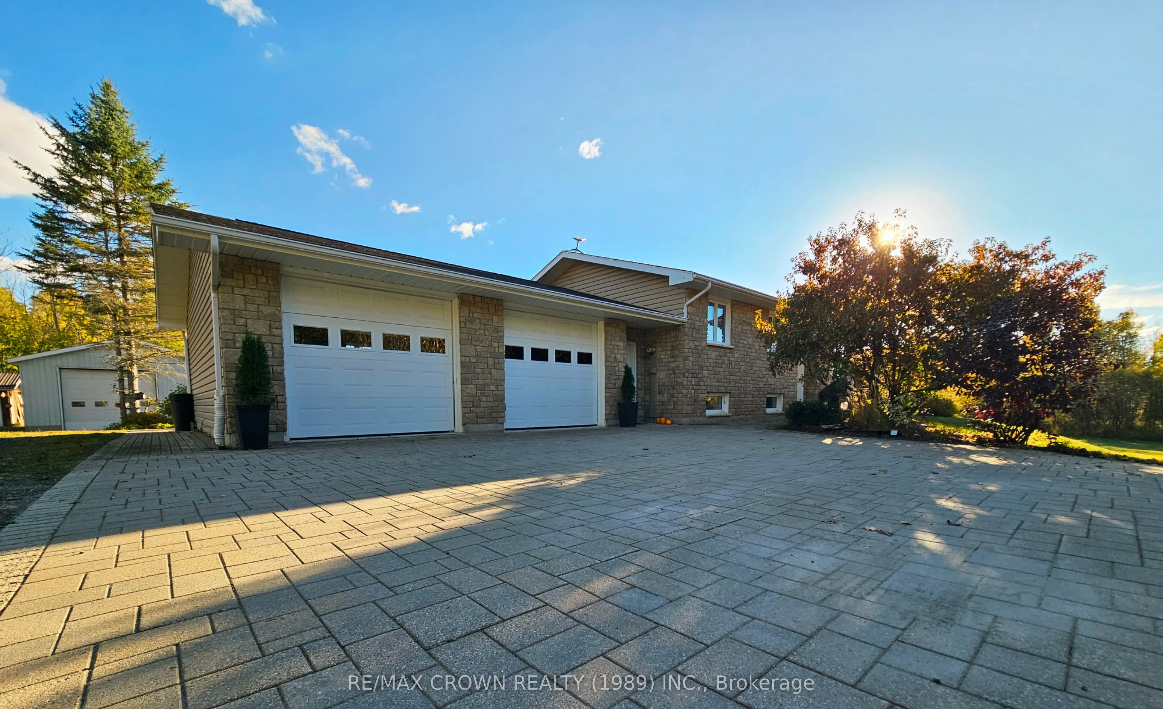 887 River Road