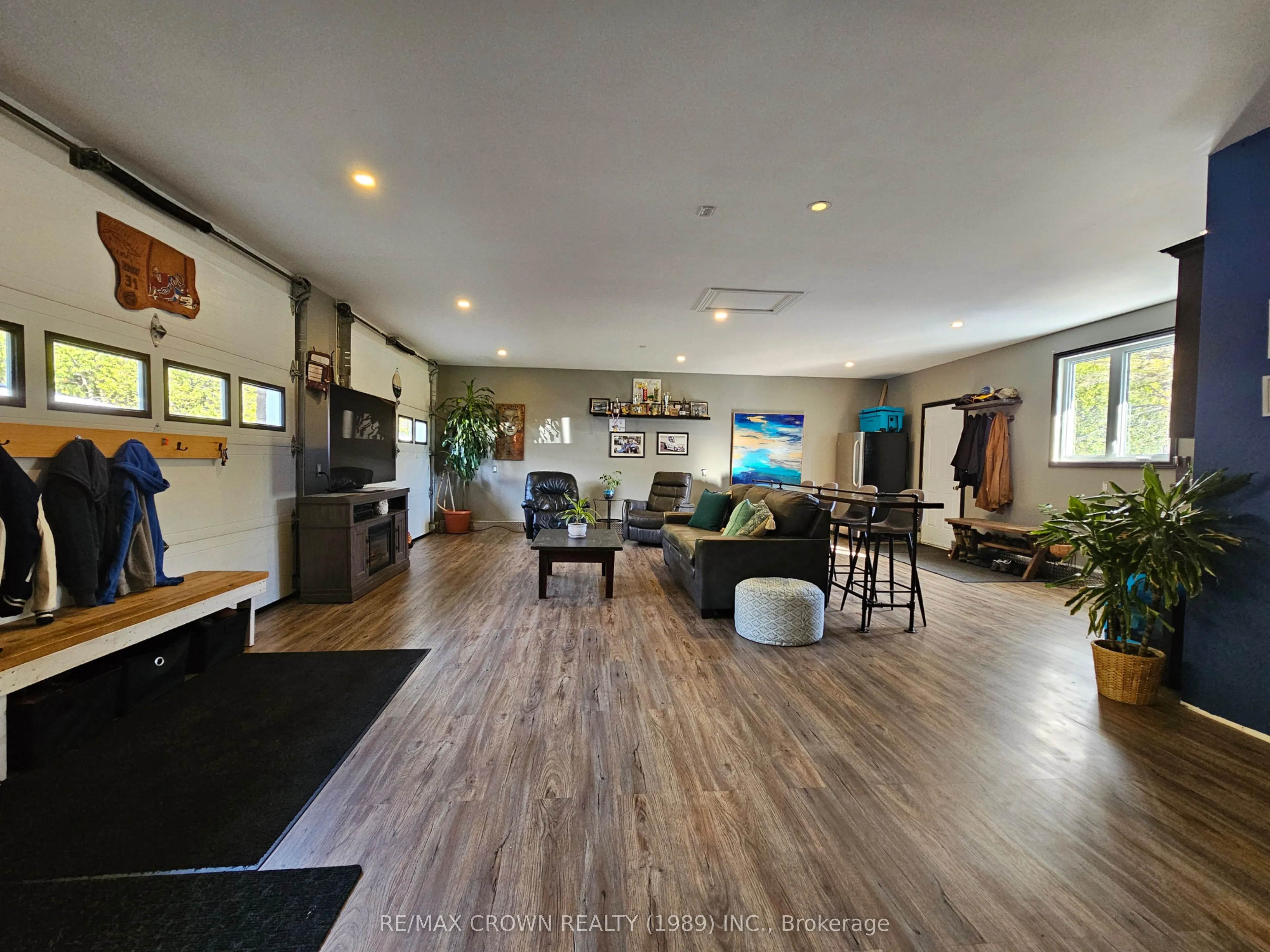 887 River Road