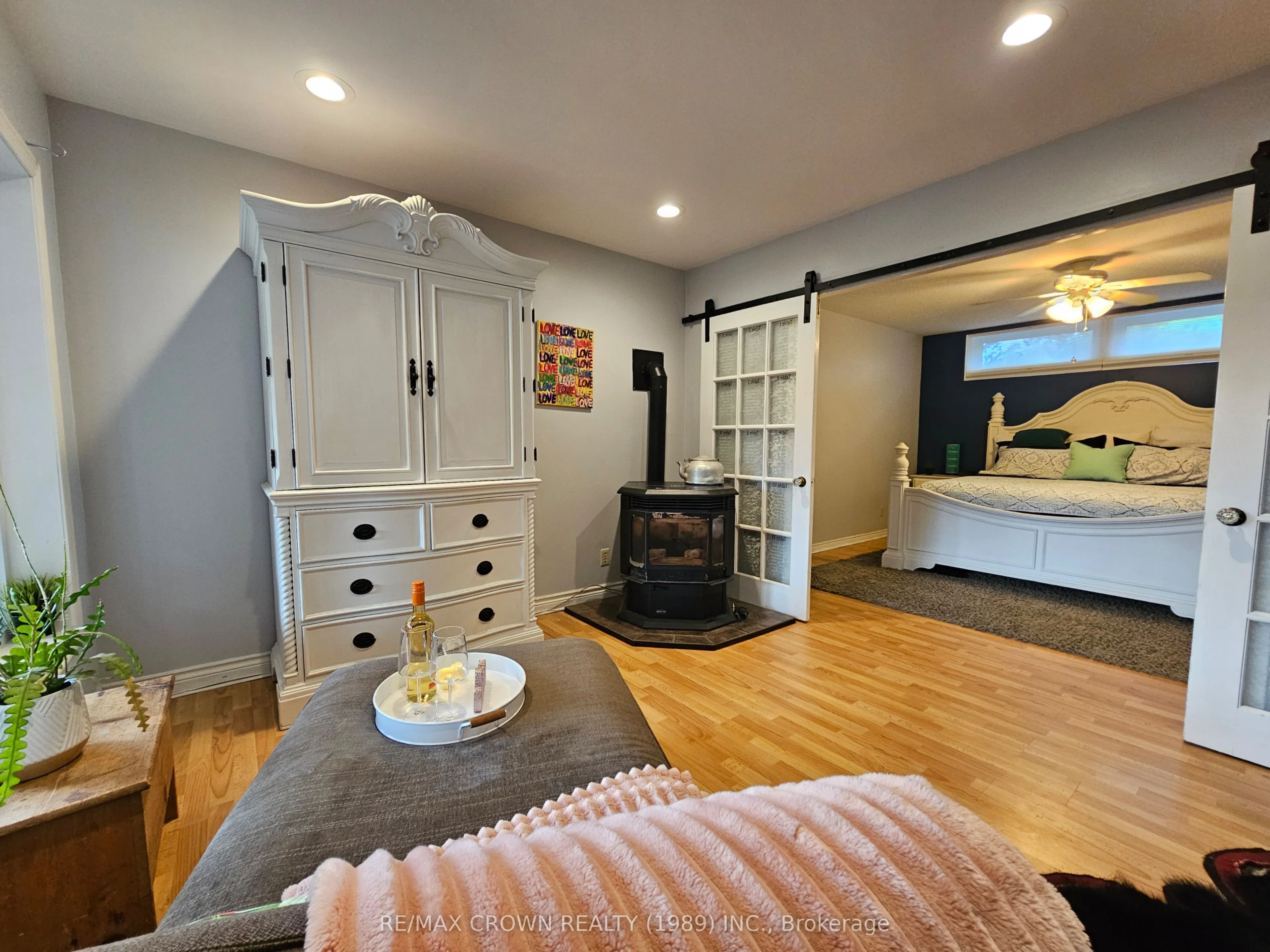 887 River Road