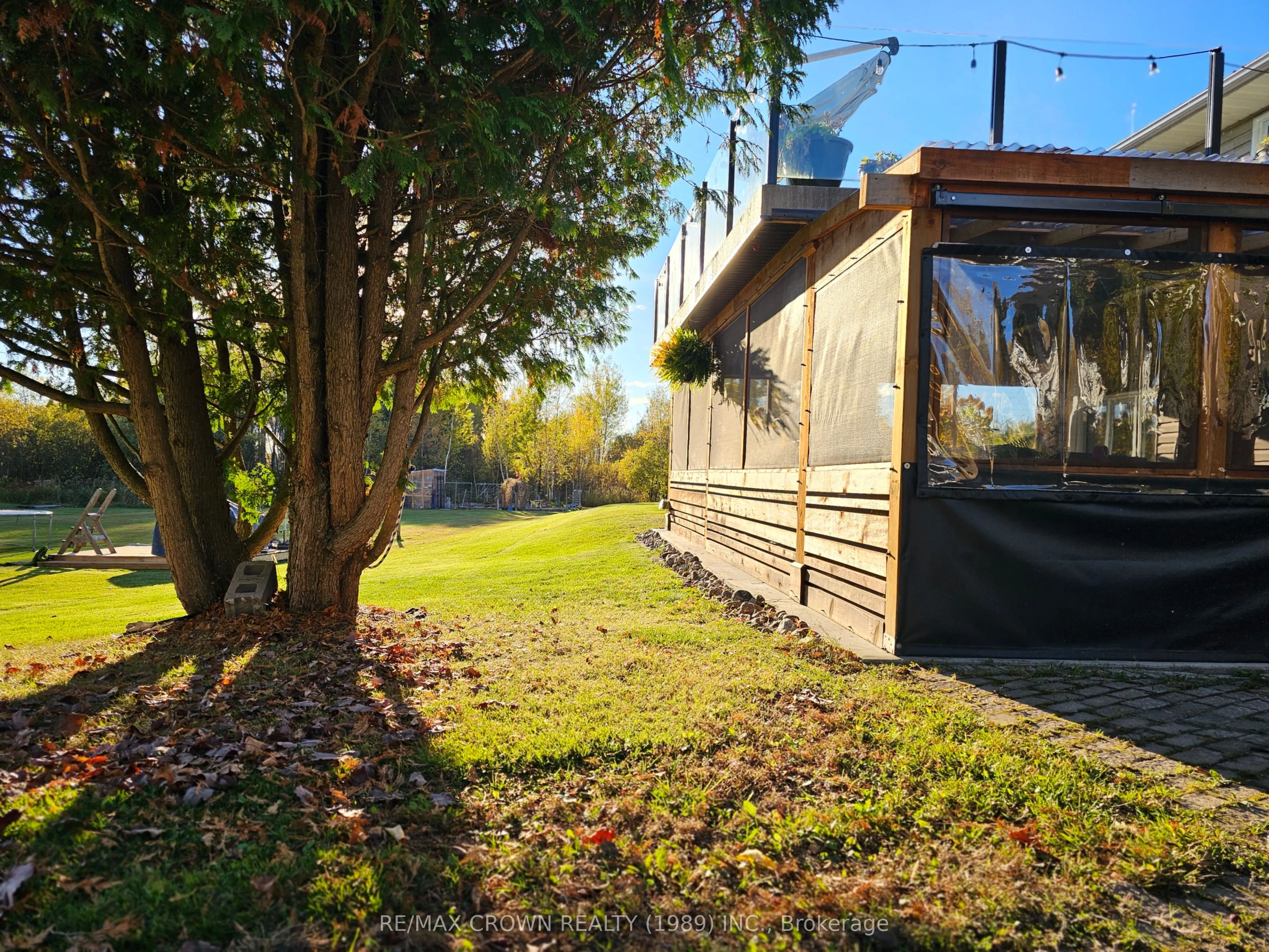 887 River Road