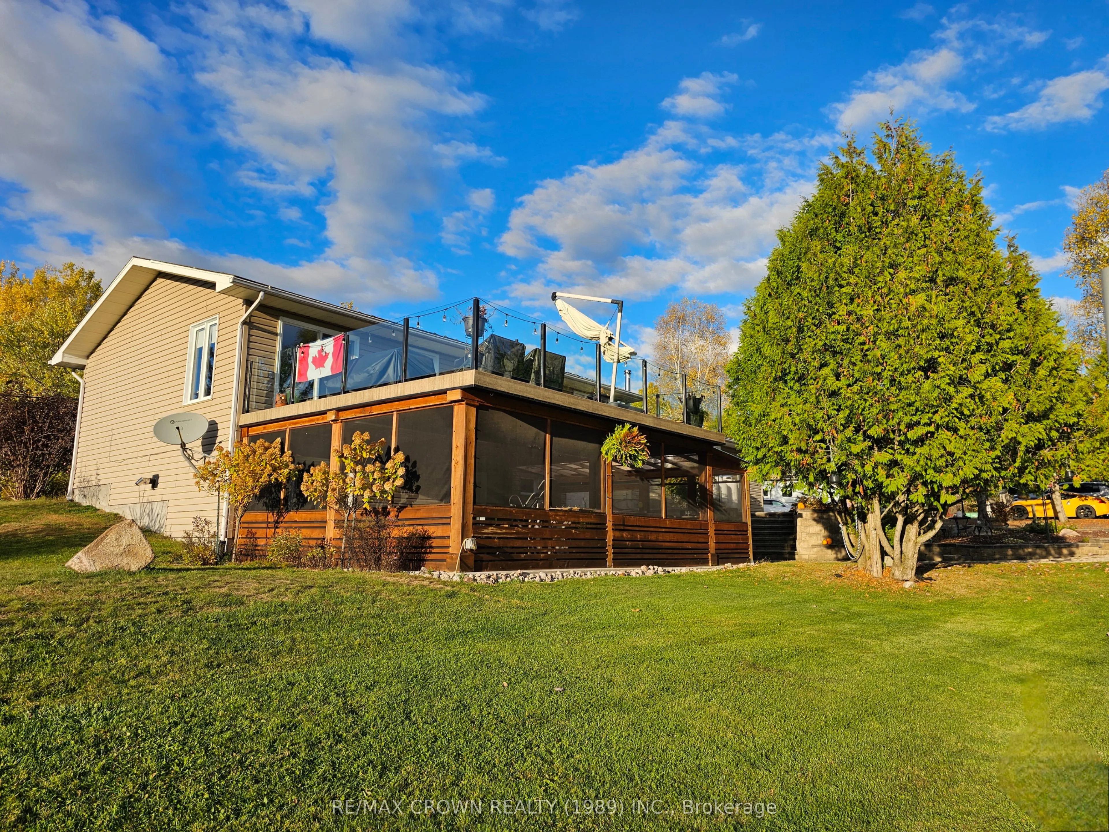 887 River Road