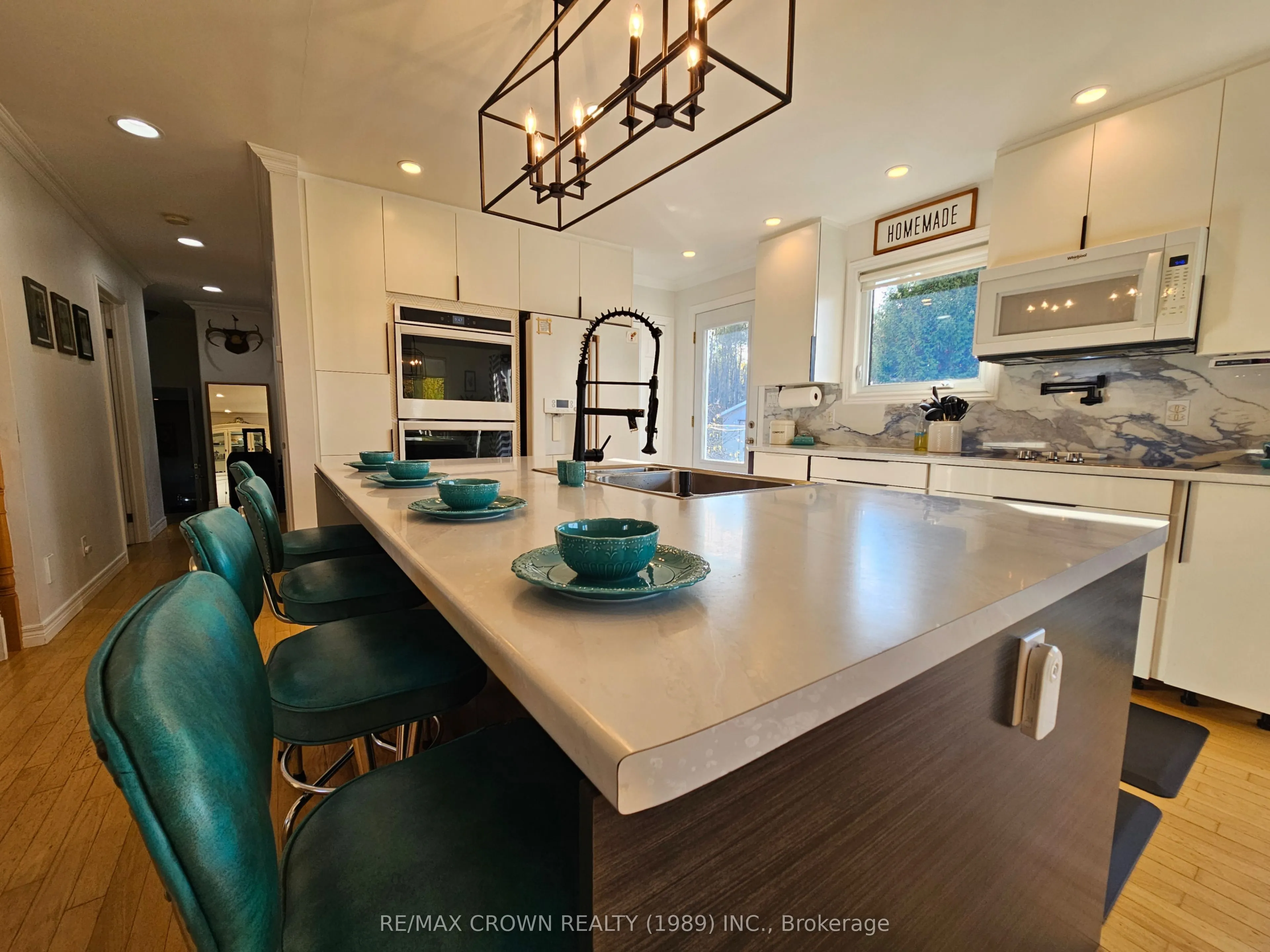 887 River Road