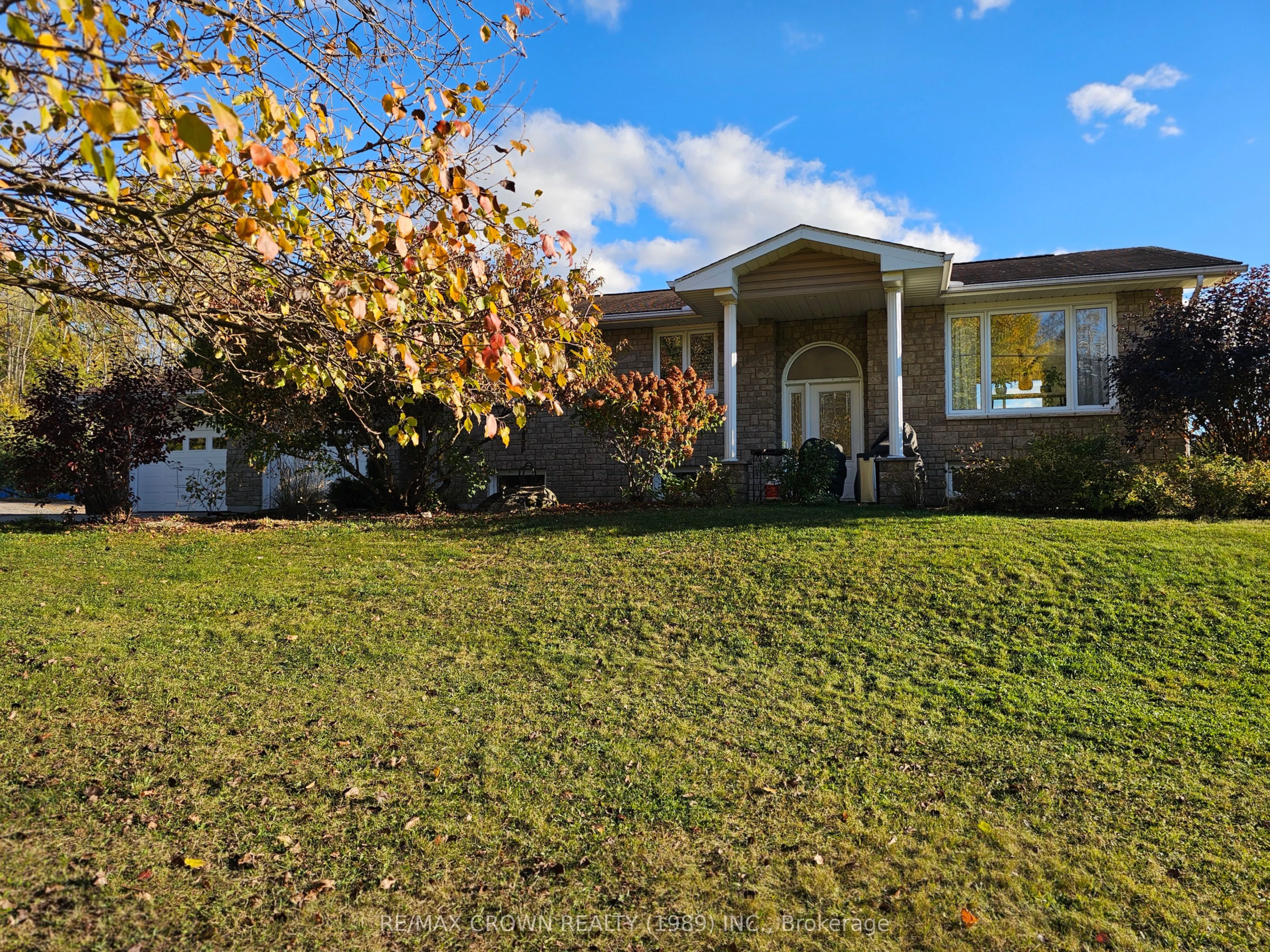 887 River Road