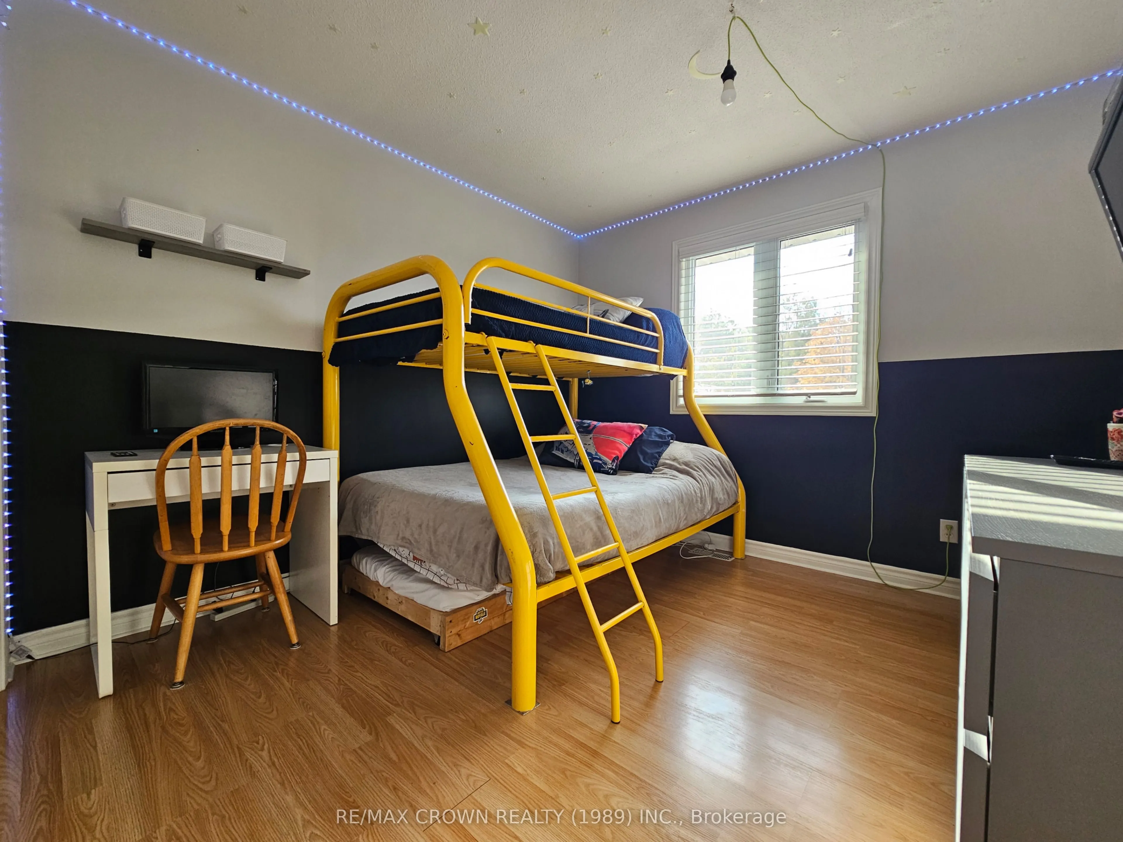 887 River Road