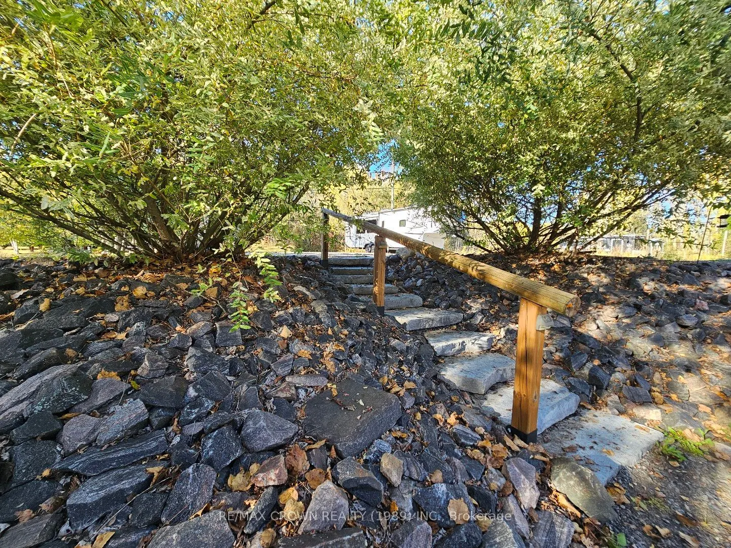 887 River Road