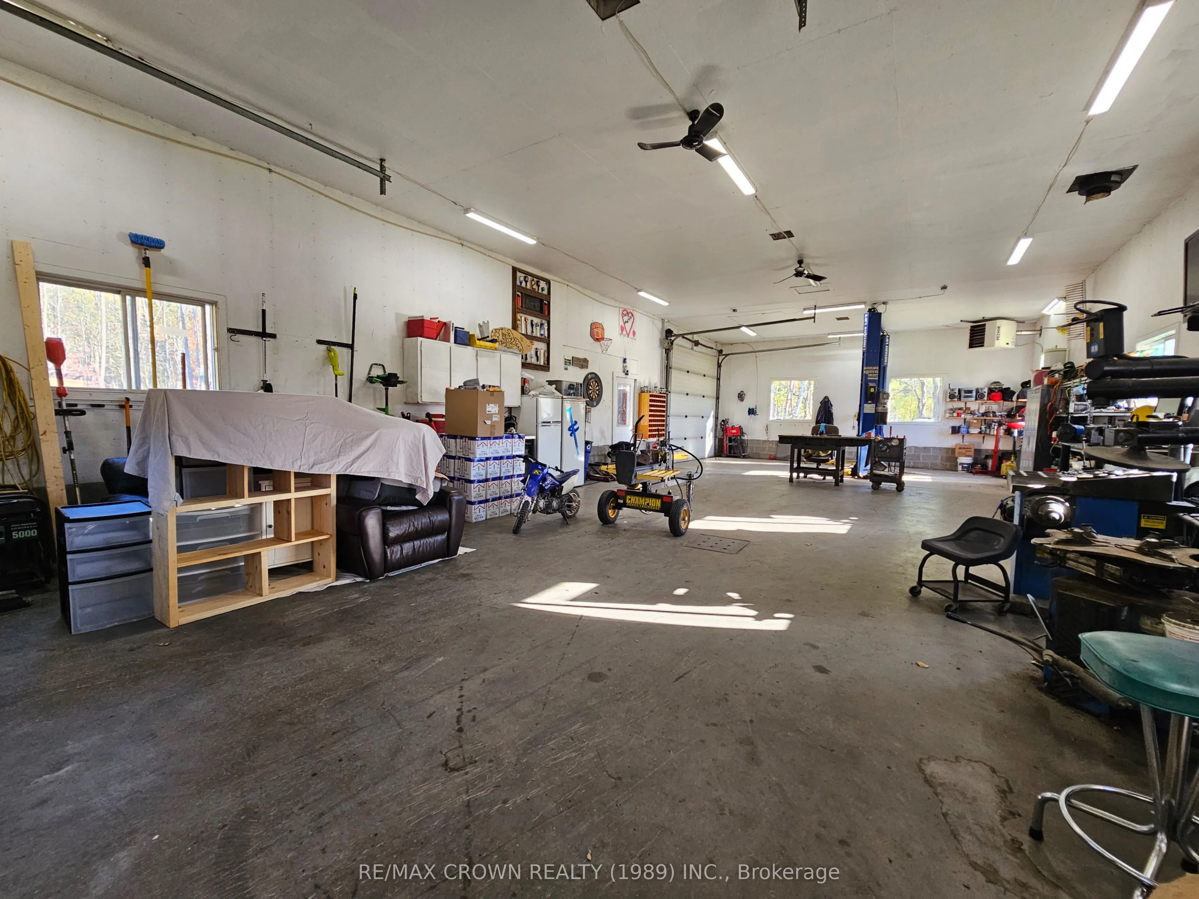 887 River Road