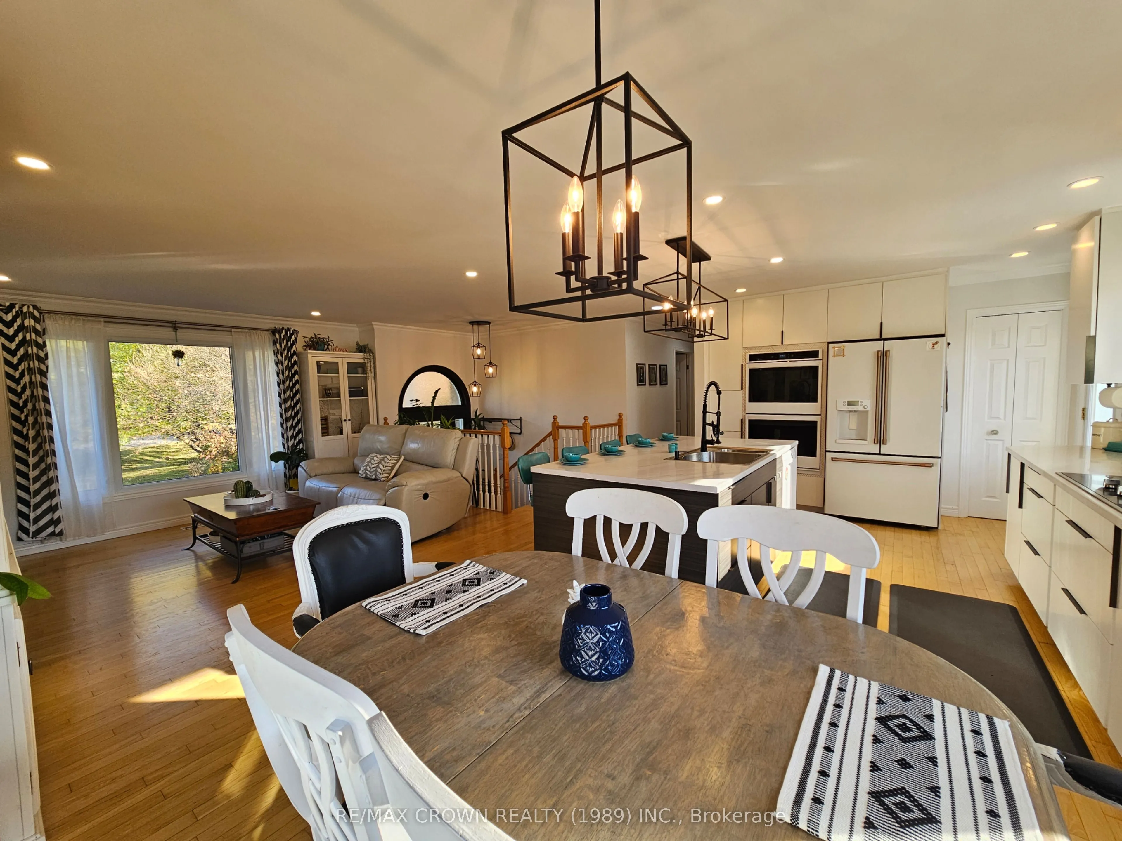 887 River Road
