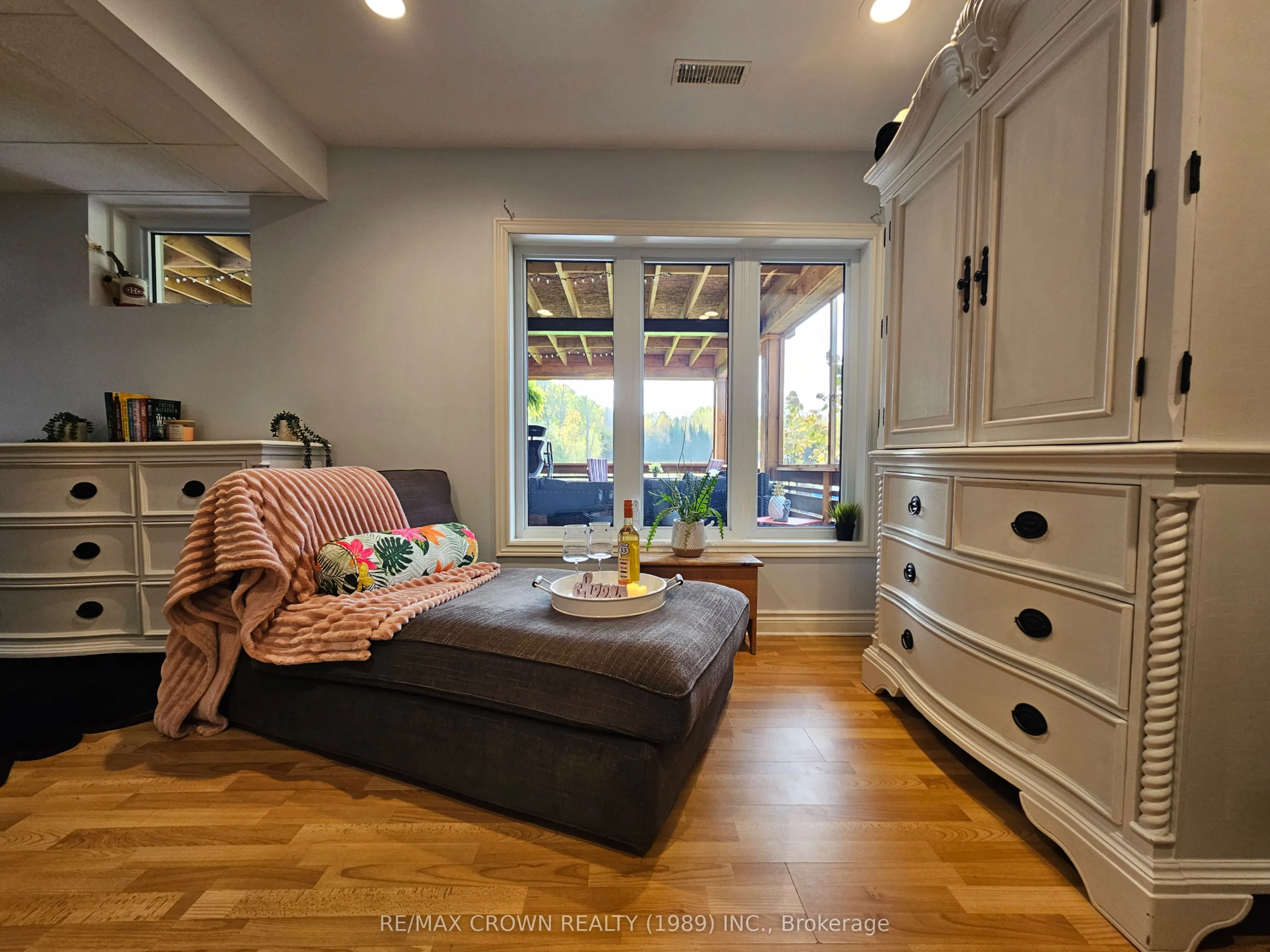 887 River Road
