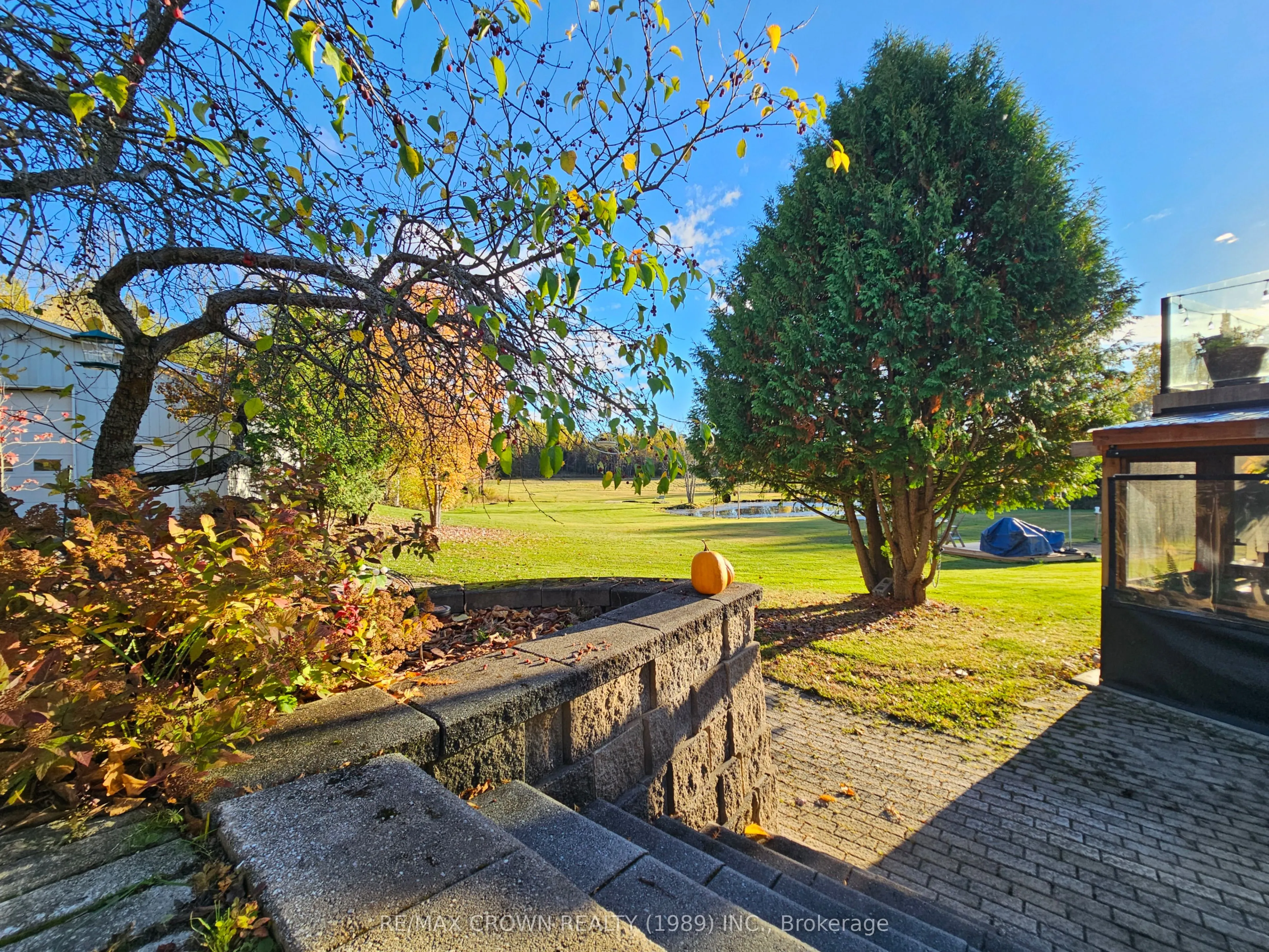 887 River Road