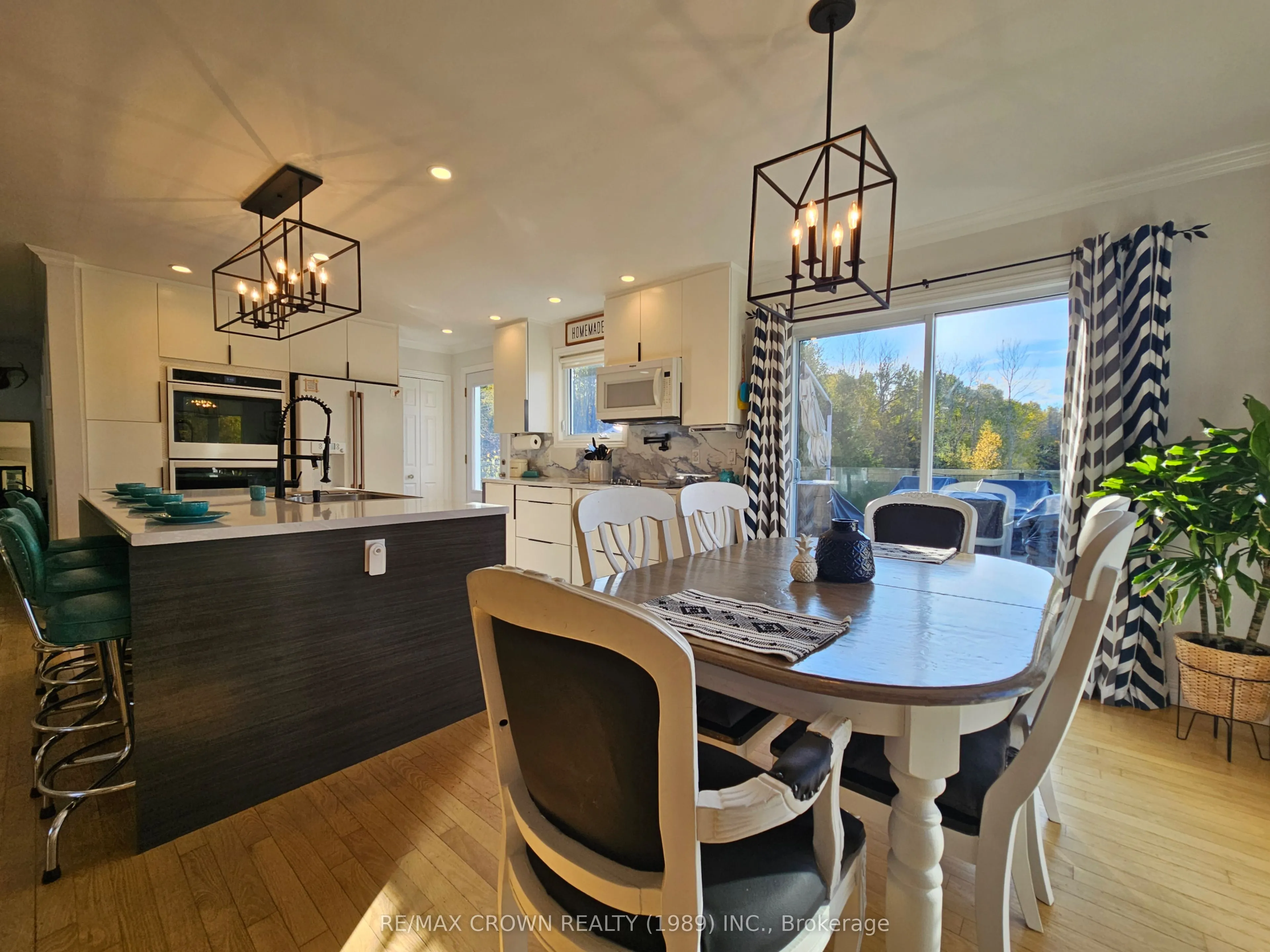 887 River Road
