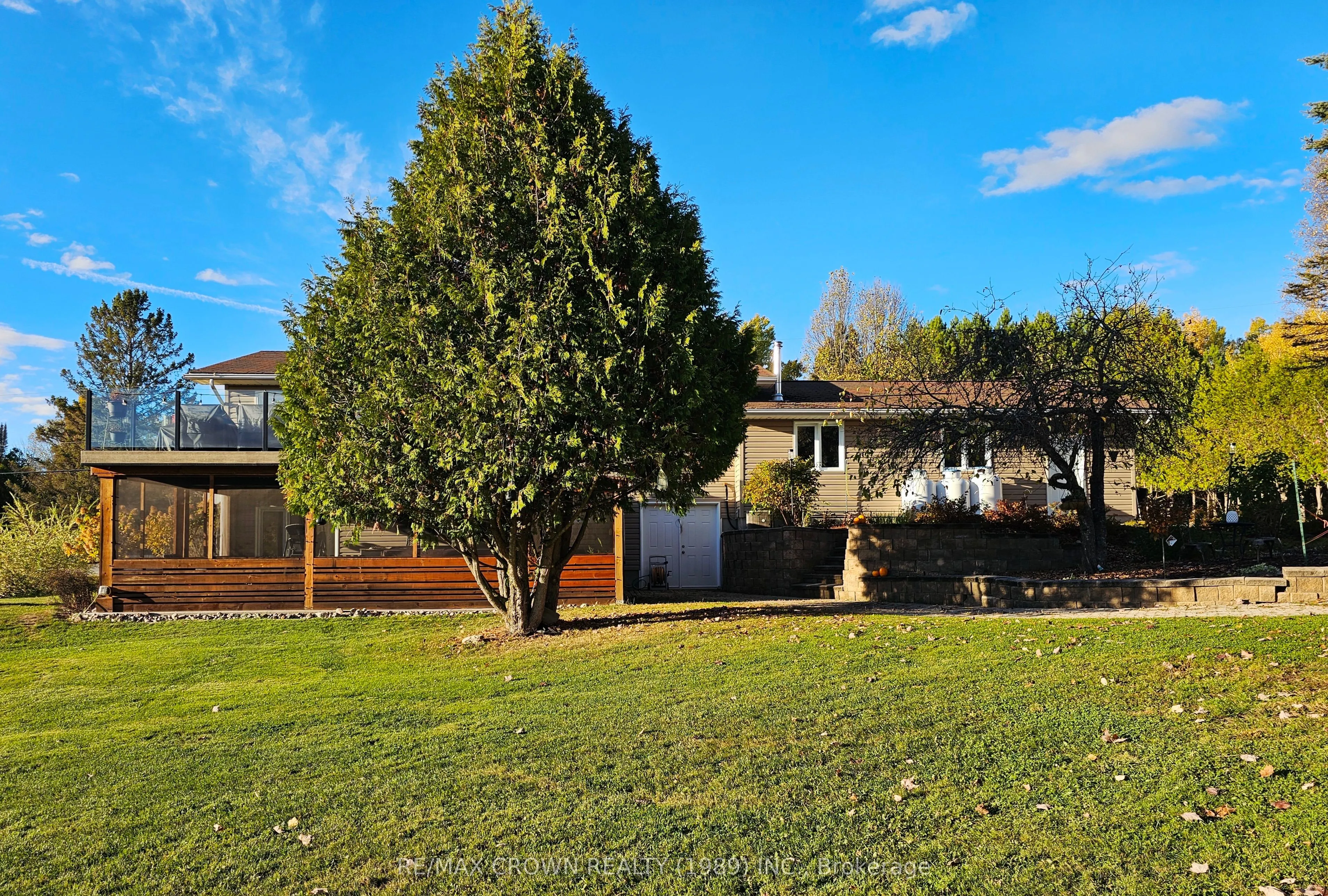 887 River Road