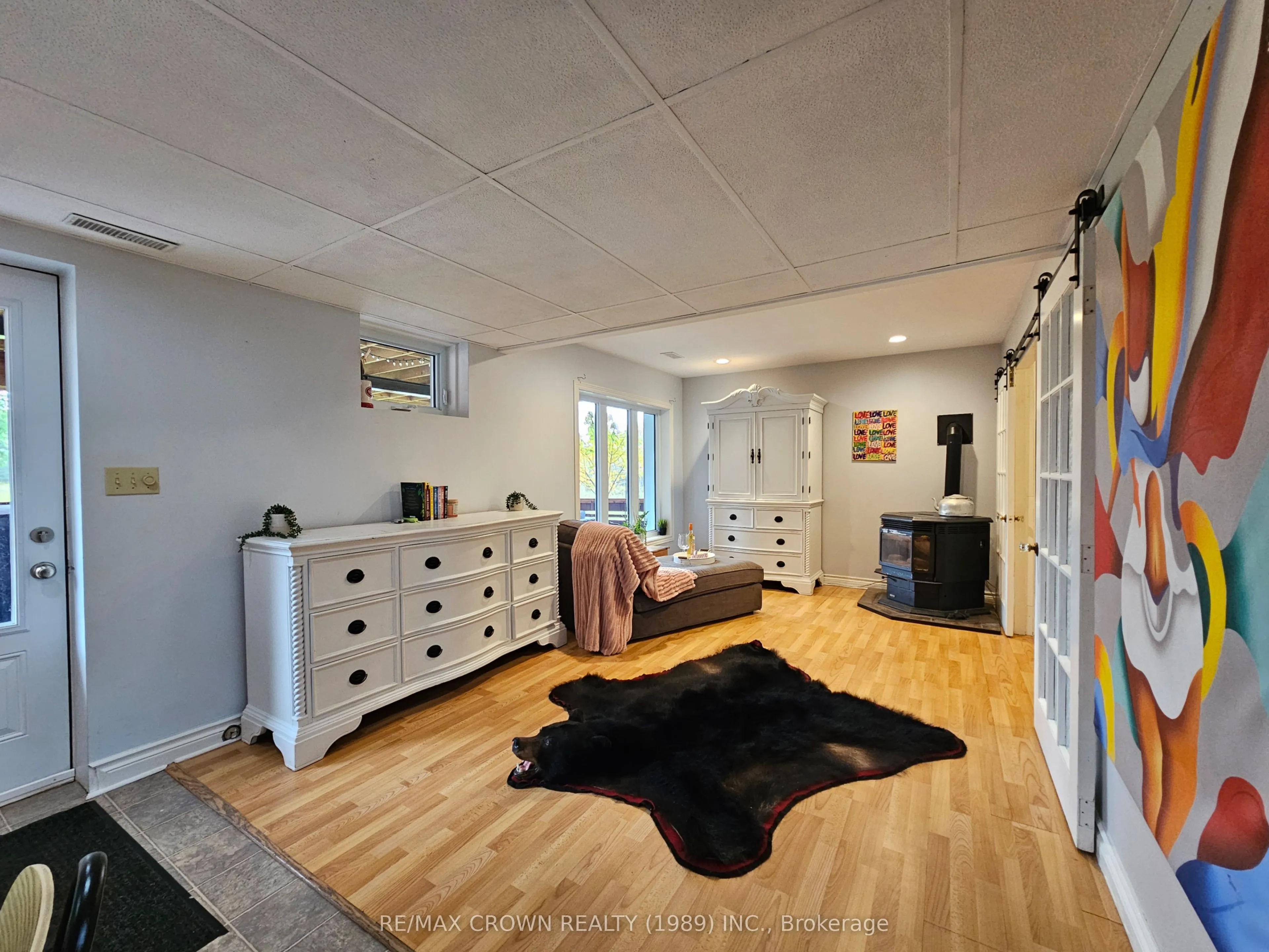887 River Road