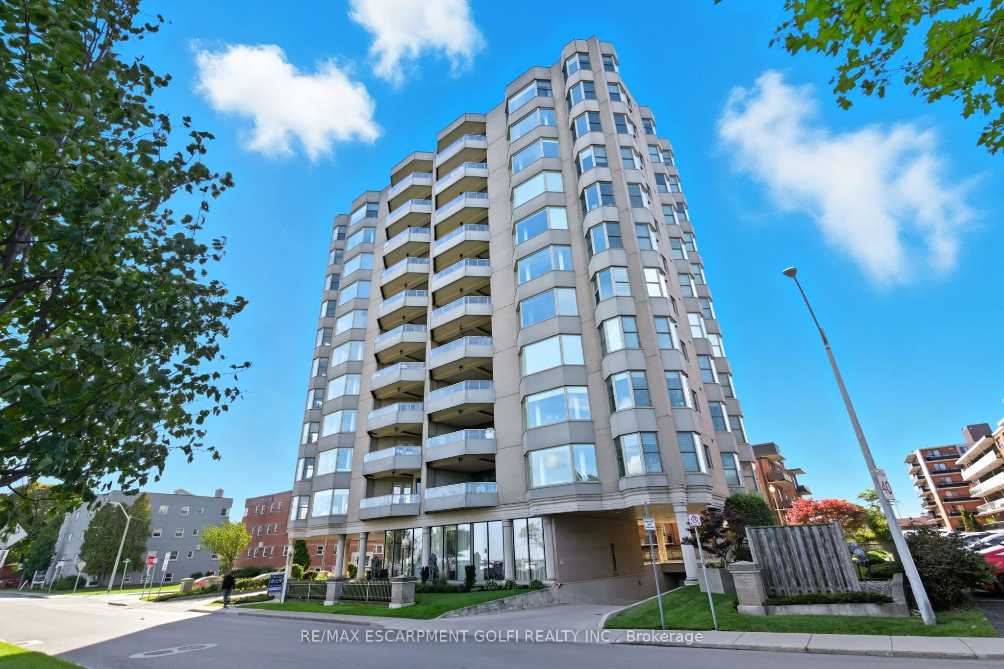 174 MOUNTAIN PARK Avenue, #2W