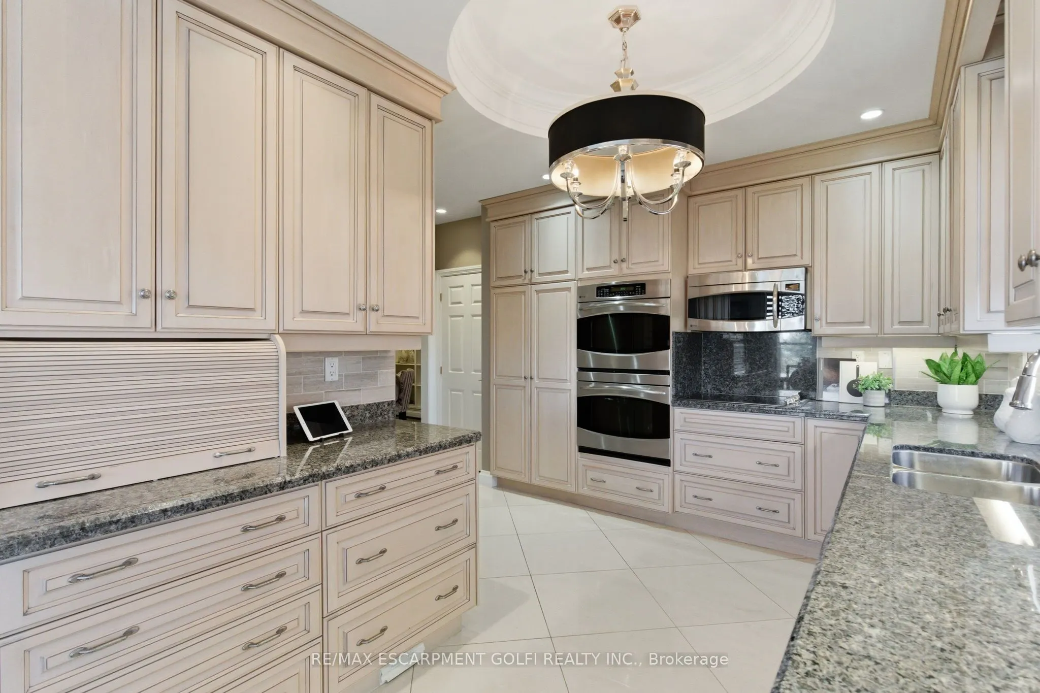 174 MOUNTAIN PARK Avenue, #2W