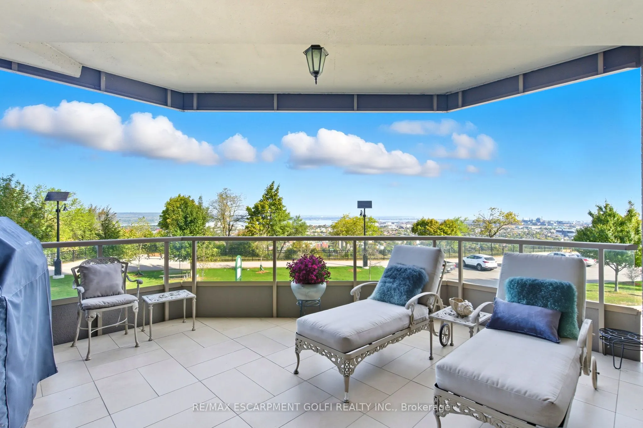 174 MOUNTAIN PARK Avenue, #2W