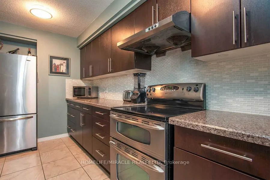 375 King Street, #903