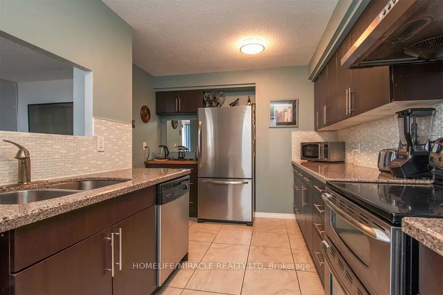 375 King Street, #903