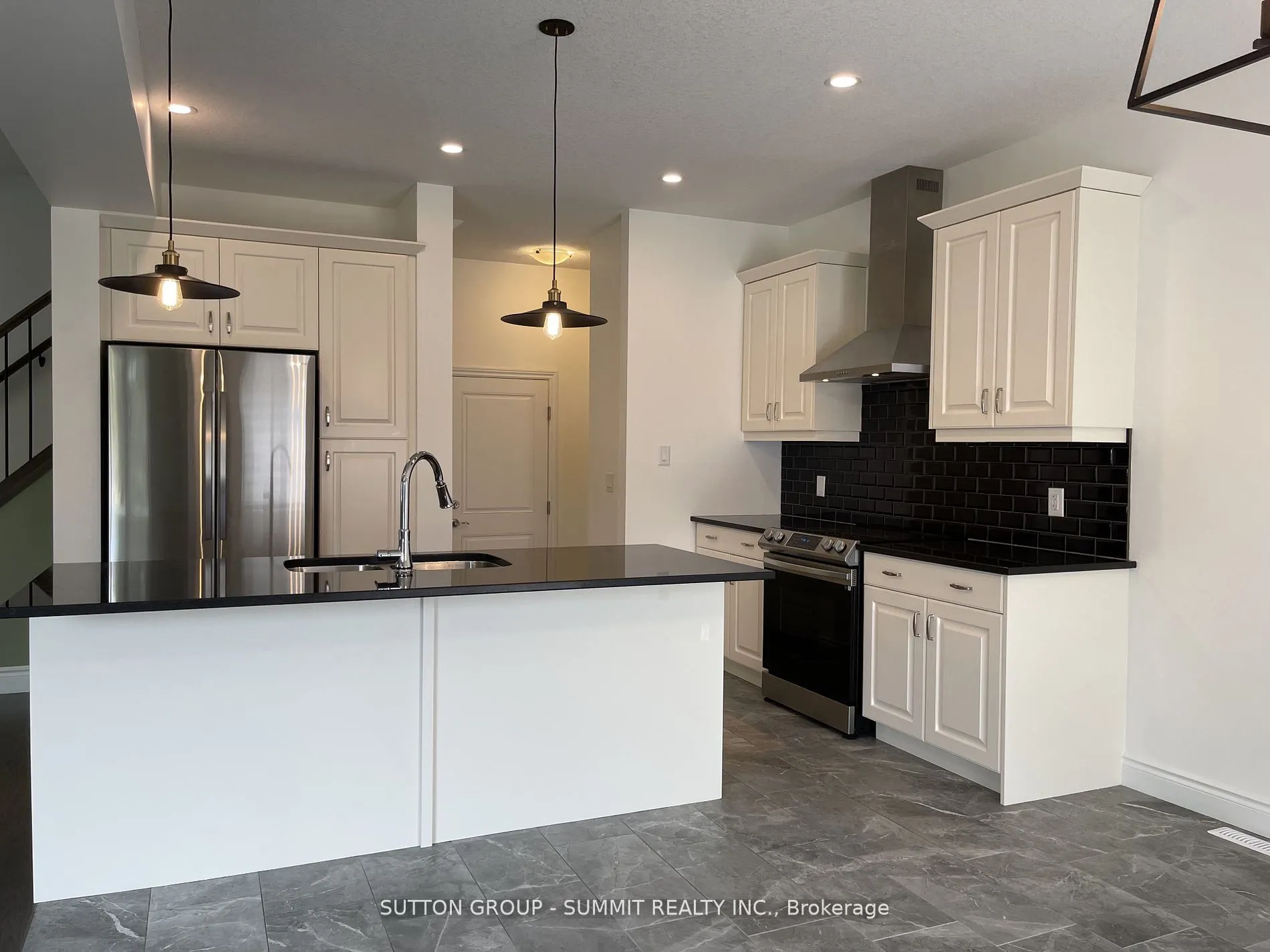 150 KNOTT Drive