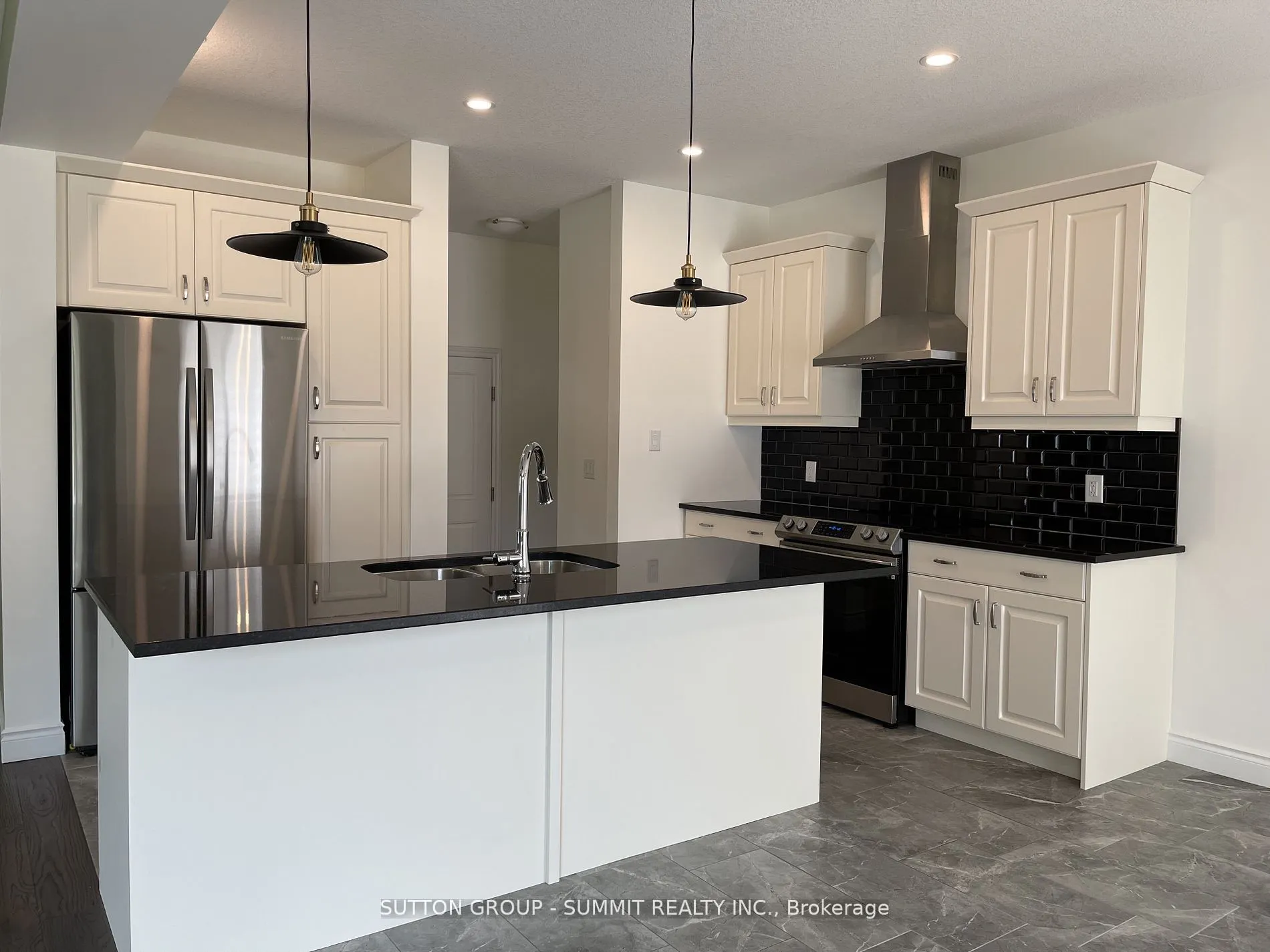 150 KNOTT Drive