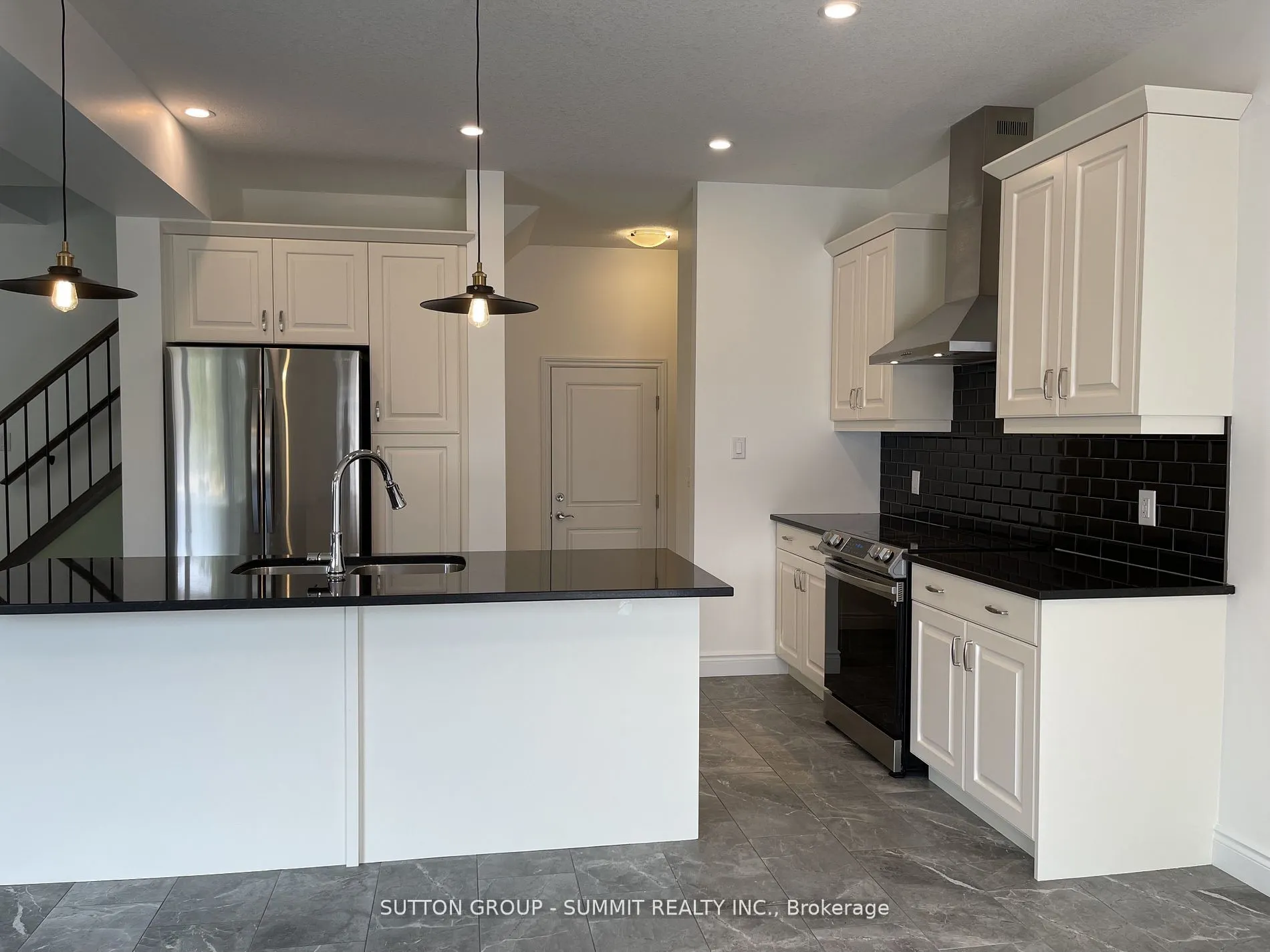 150 KNOTT Drive