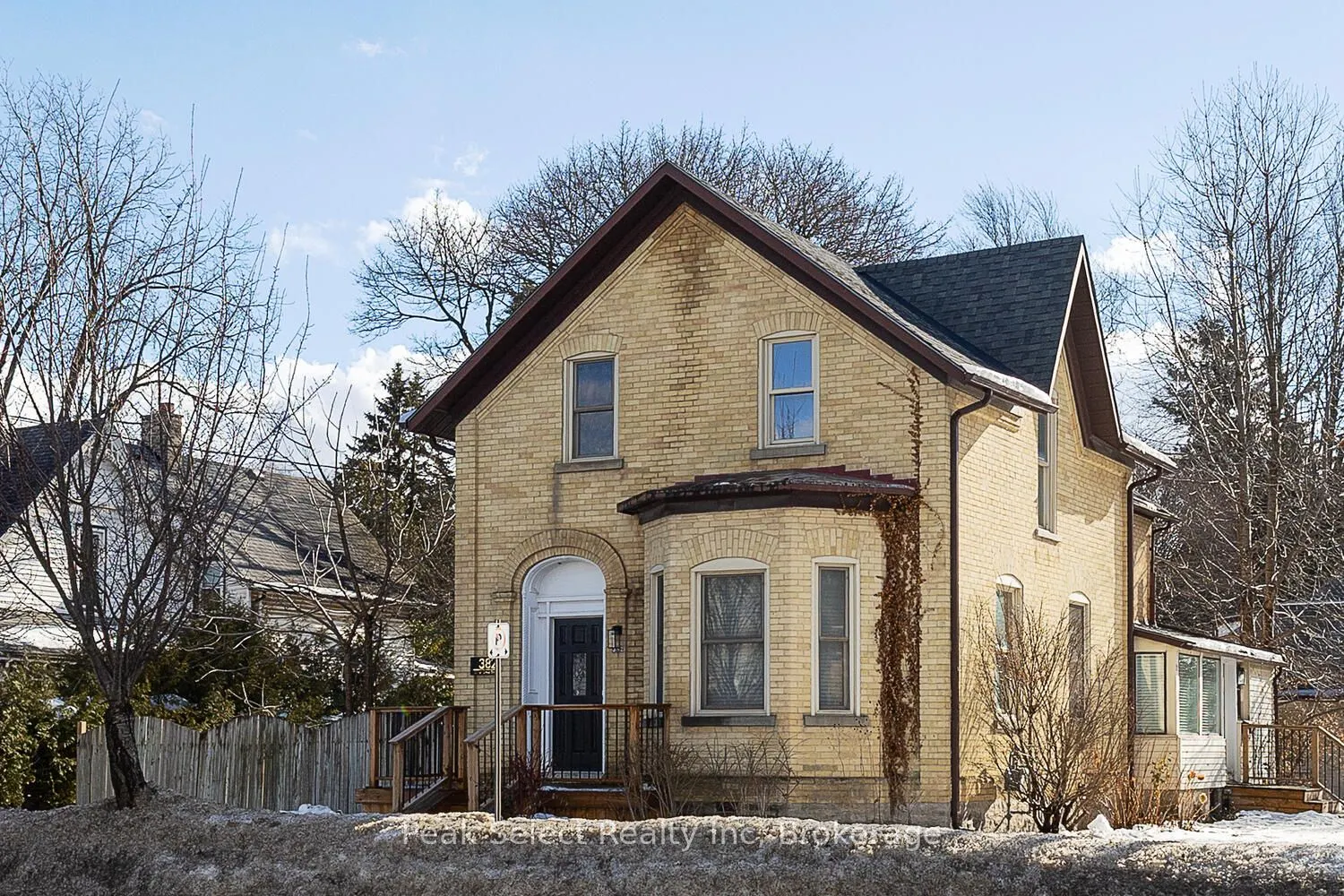 382 Queen Street E