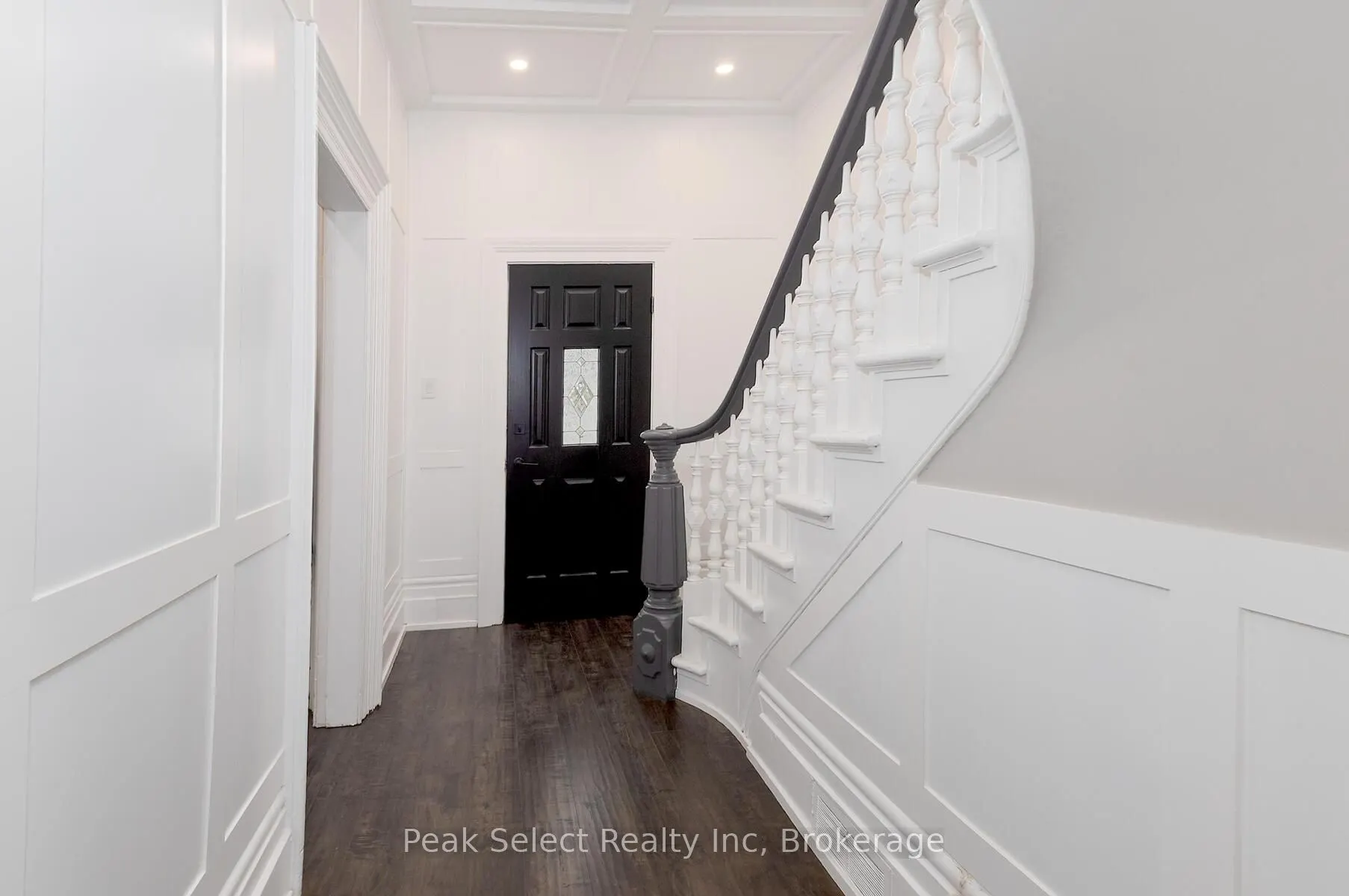382 Queen Street E
