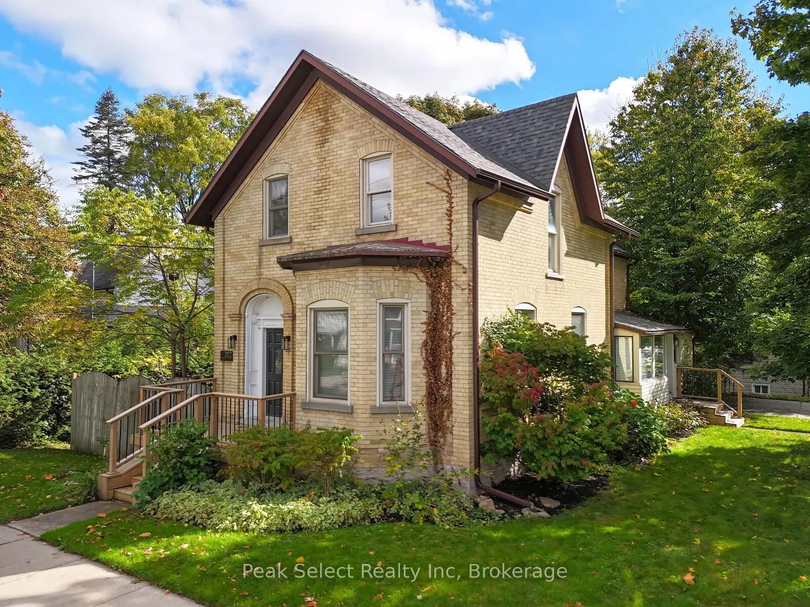382 Queen Street E