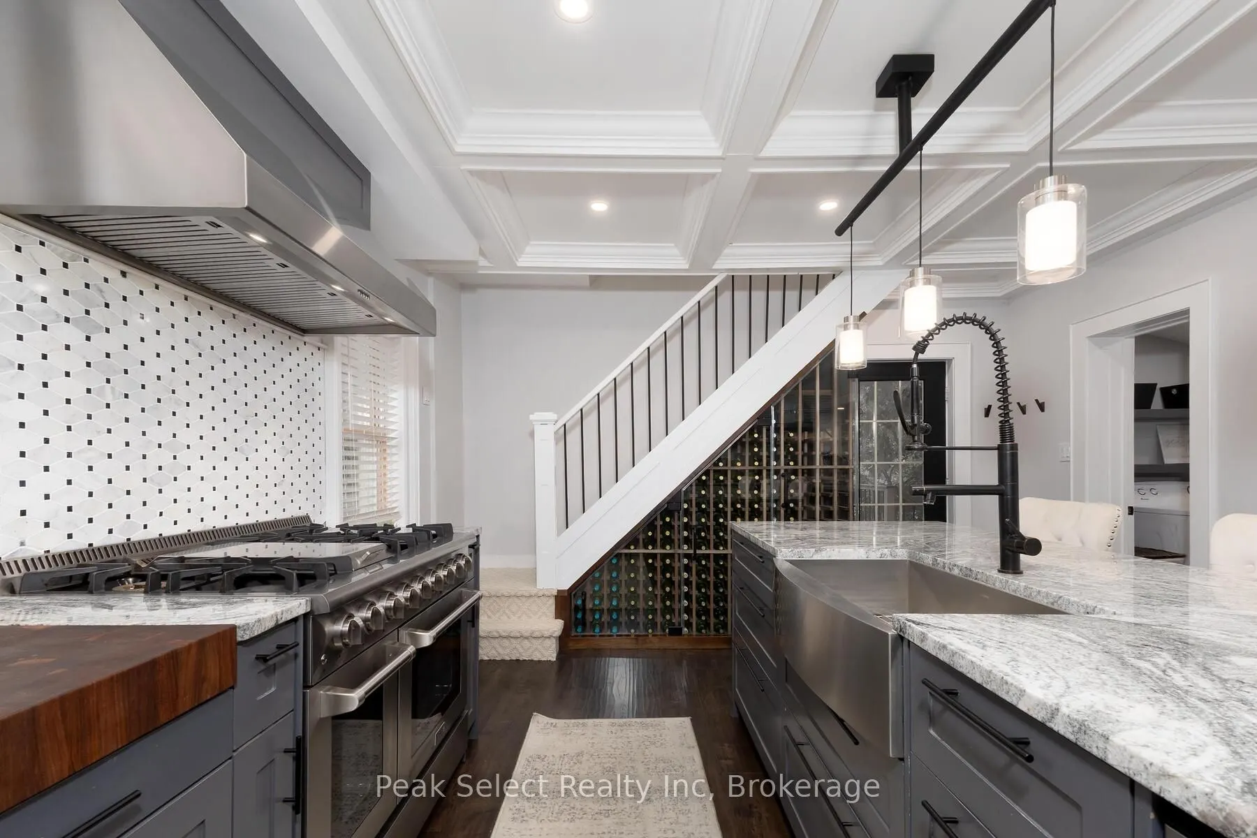 382 Queen Street E