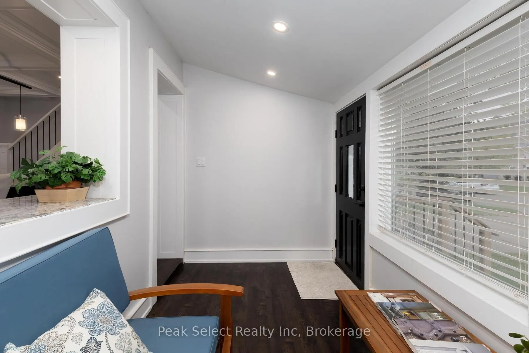 382 Queen Street E