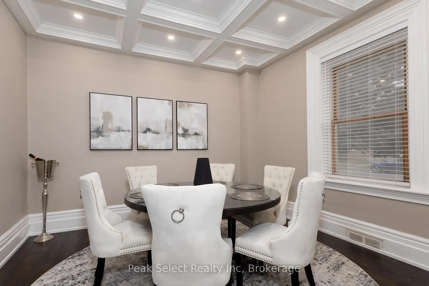 382 Queen Street E