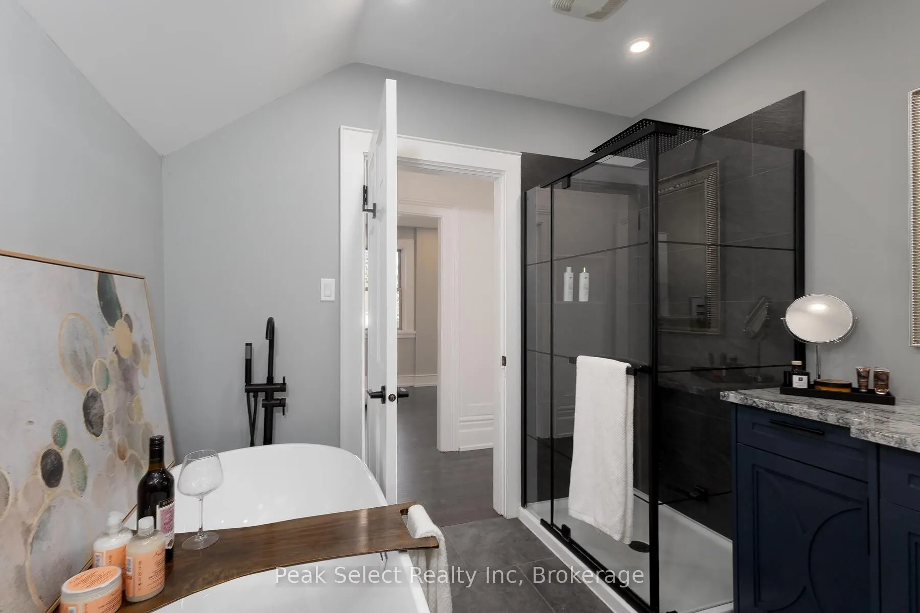382 Queen Street E