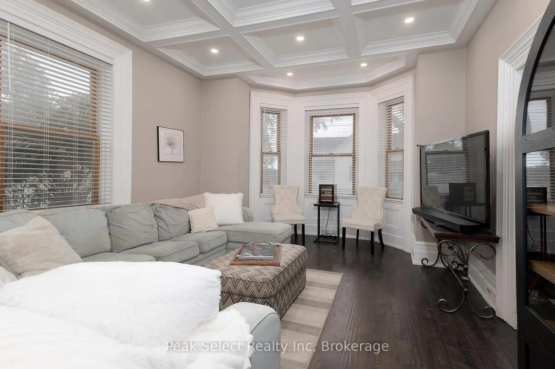 382 Queen Street E