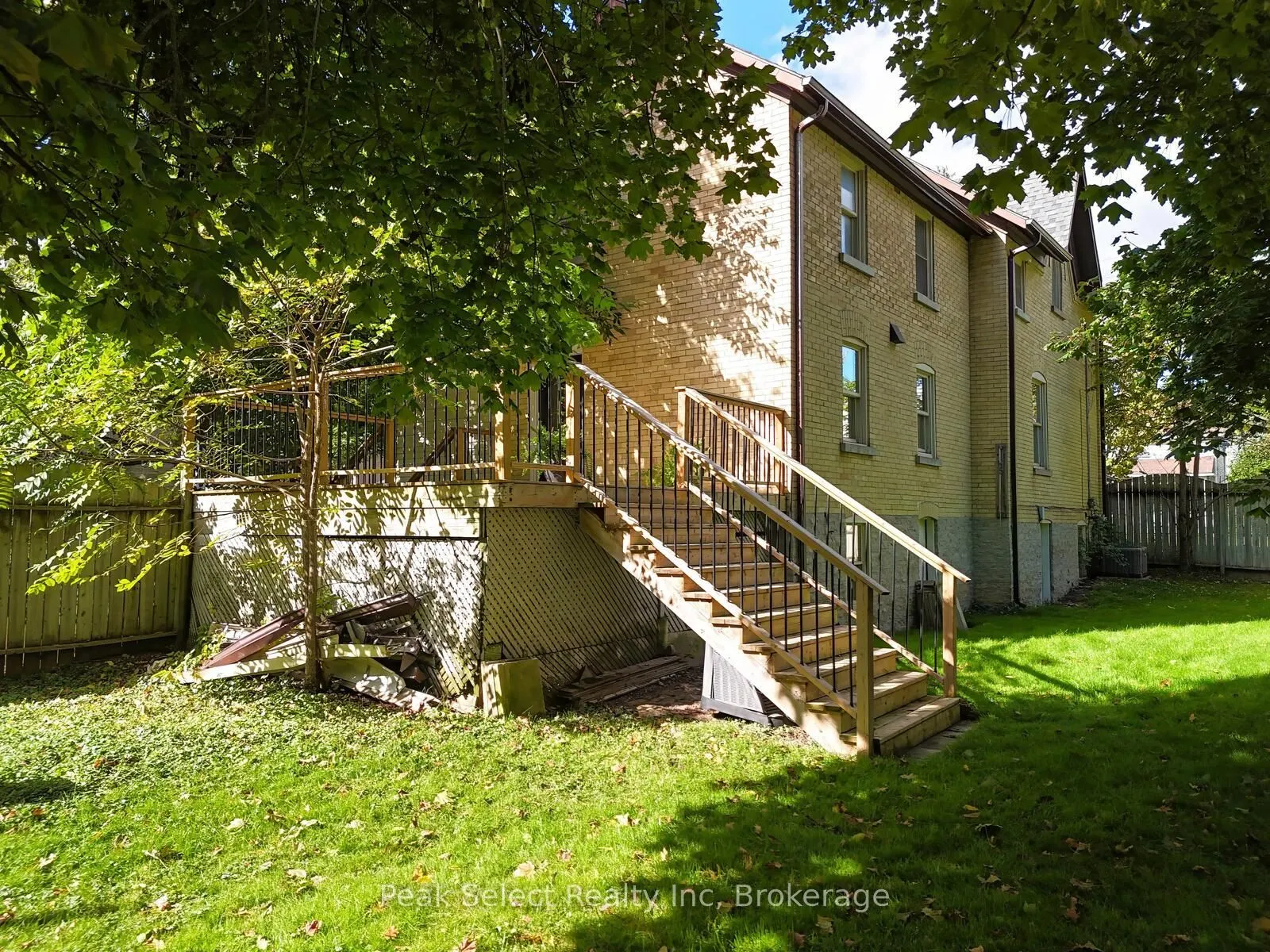 382 Queen Street E