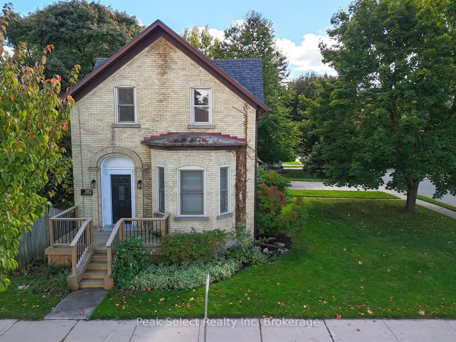 382 Queen Street E