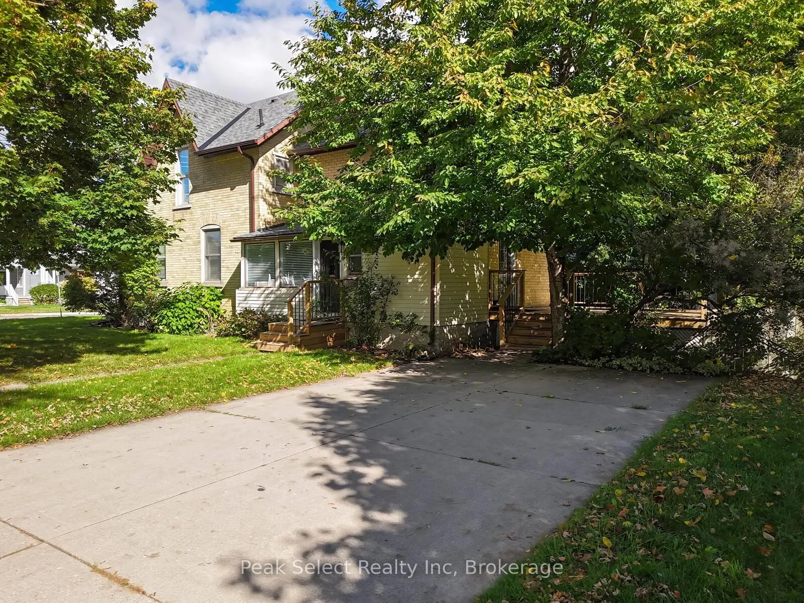 382 Queen Street E
