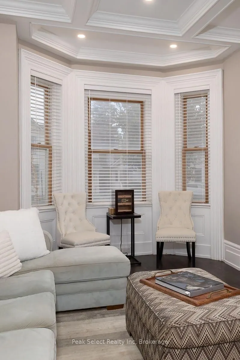 382 Queen Street E