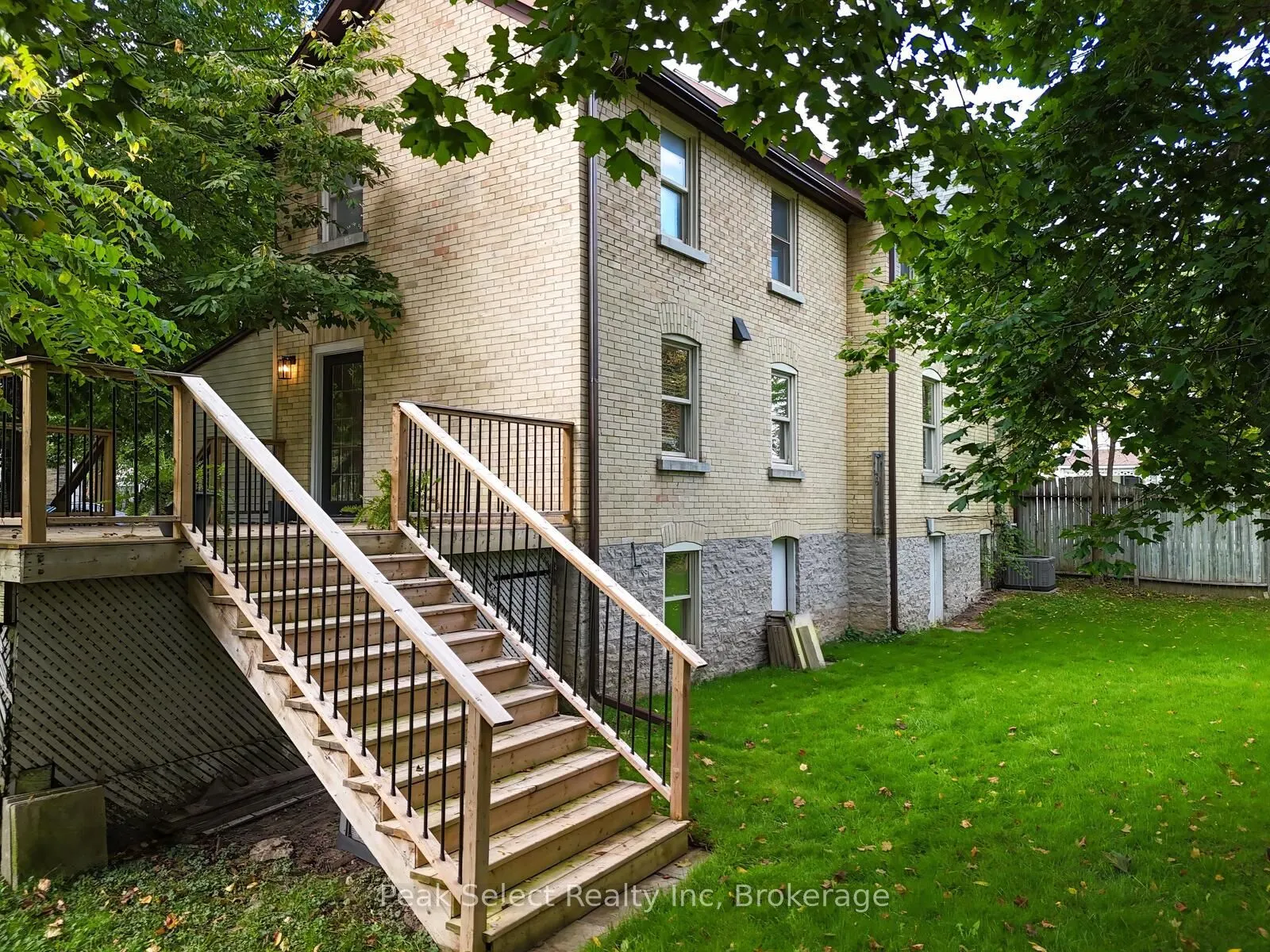 382 Queen Street E