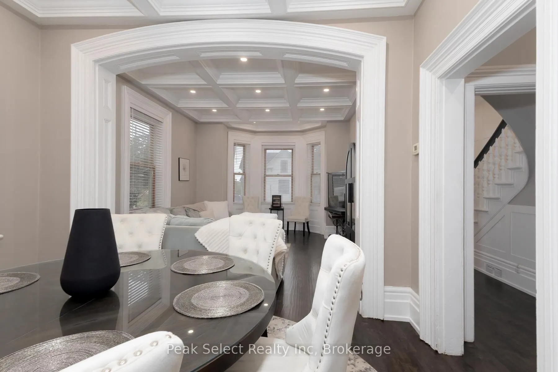 382 Queen Street E