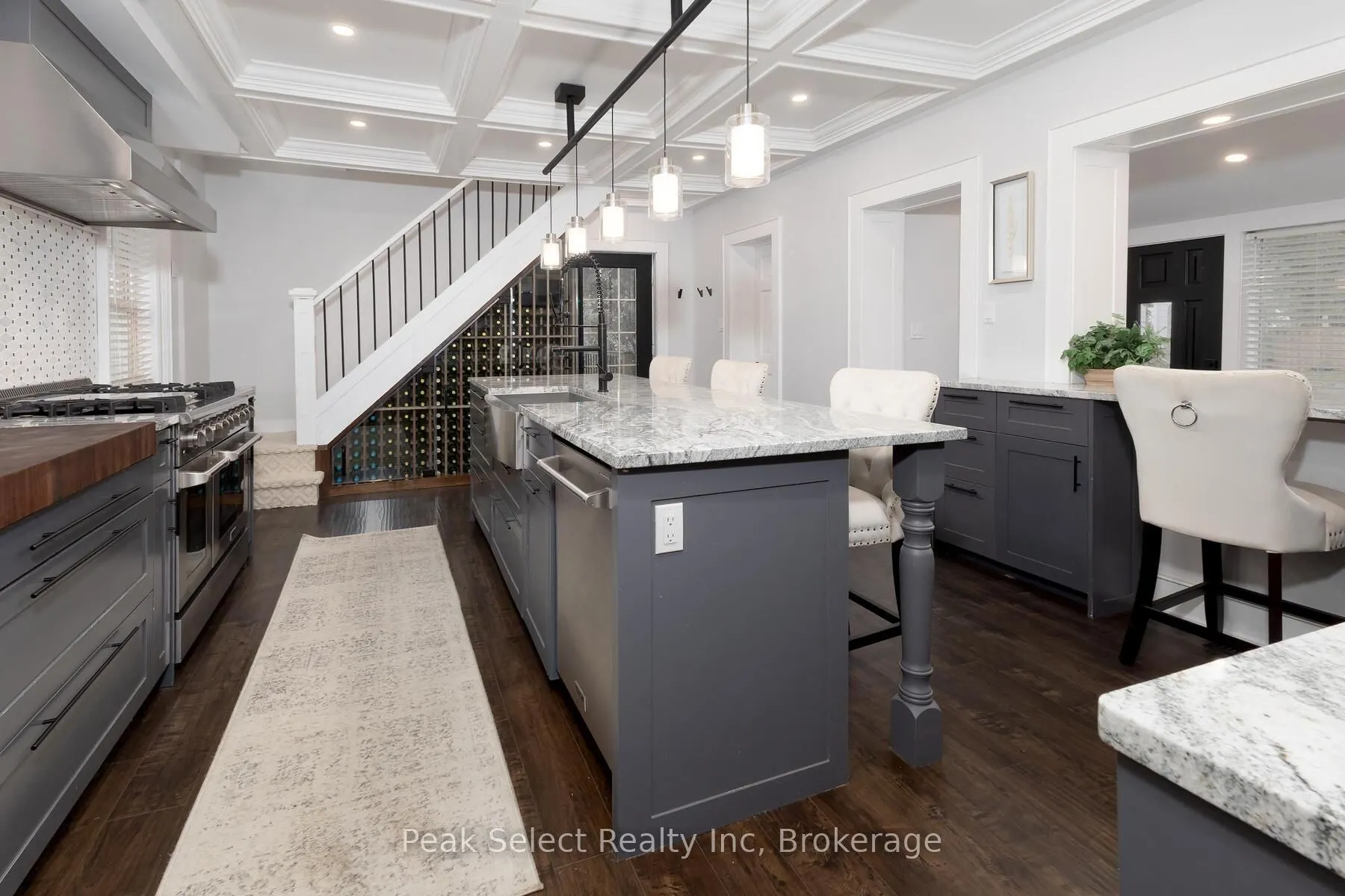 382 Queen Street E