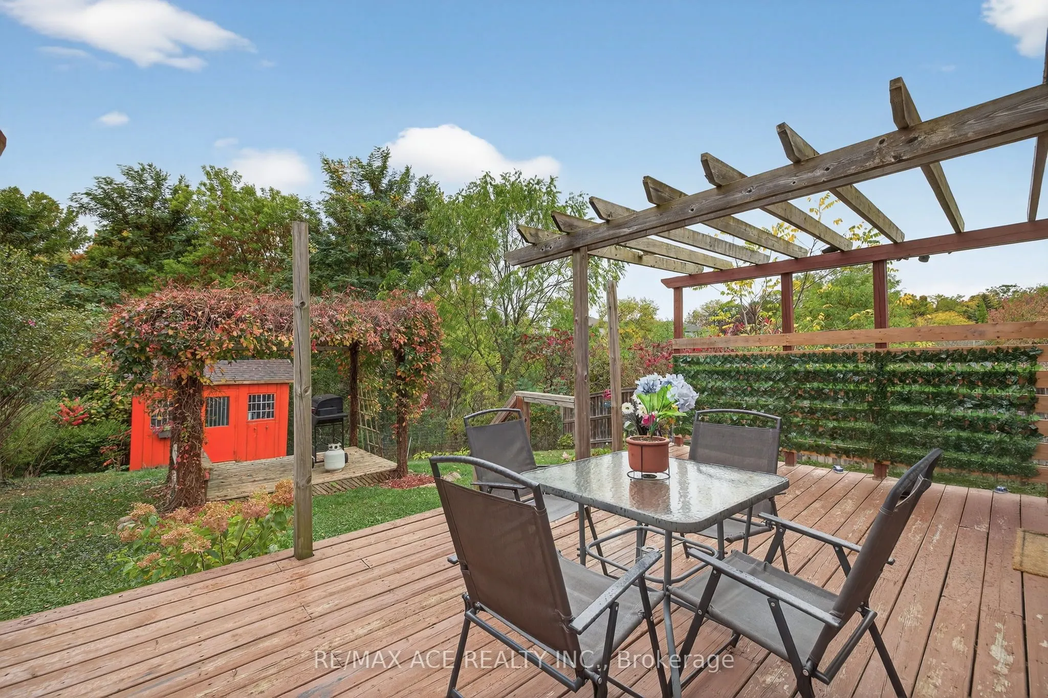 841 Deveron Crescent