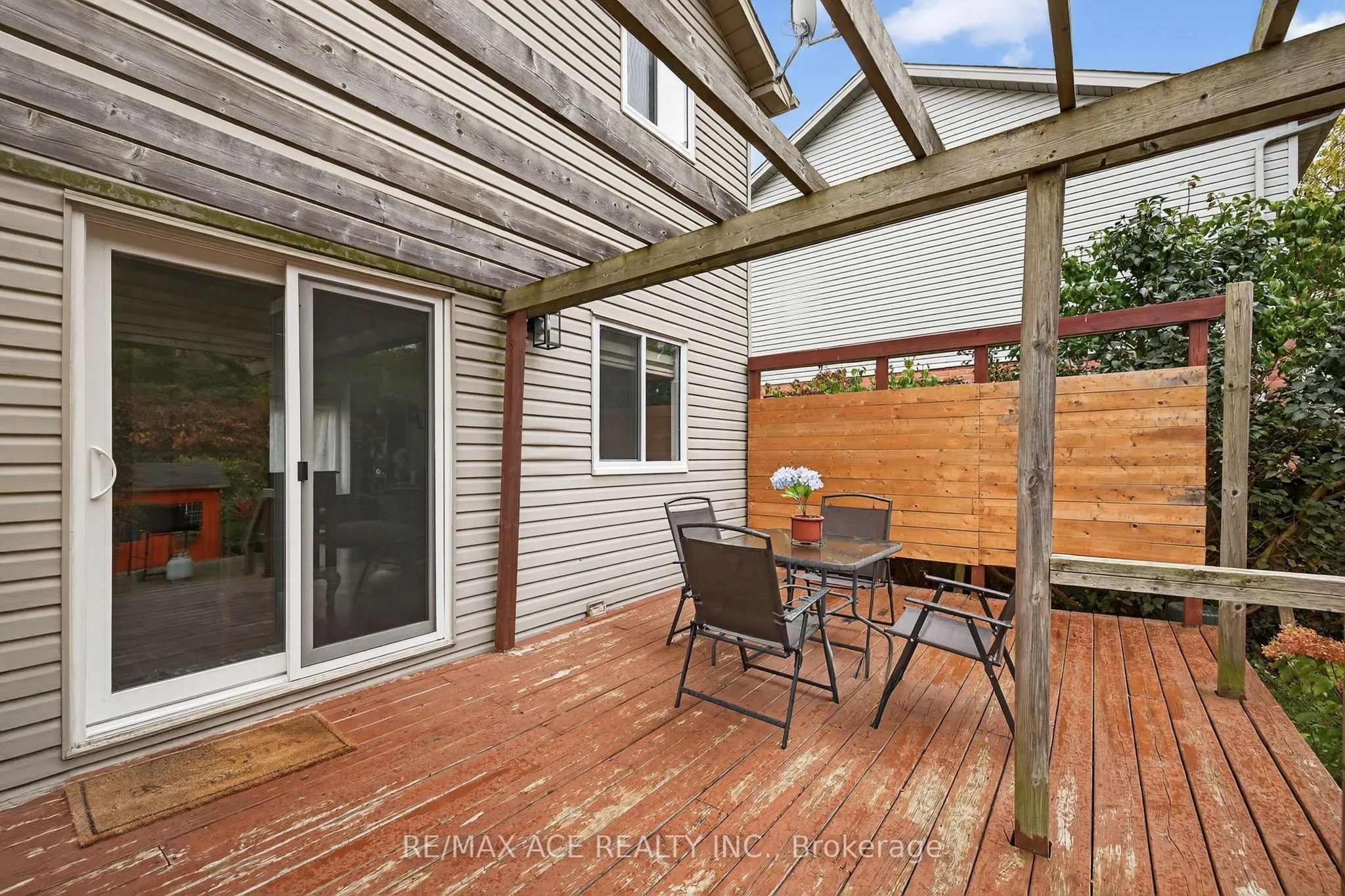 841 Deveron Crescent