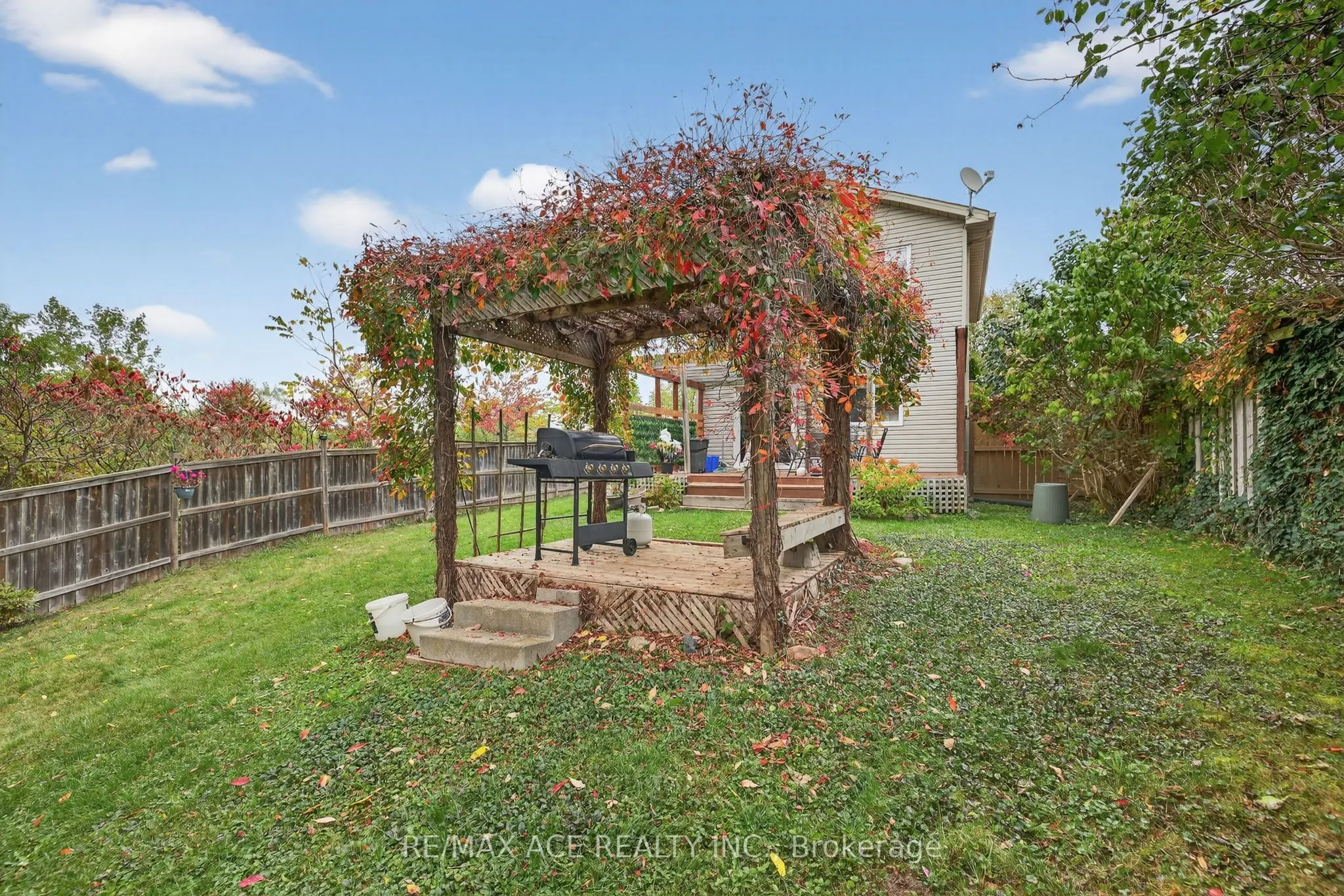 841 Deveron Crescent