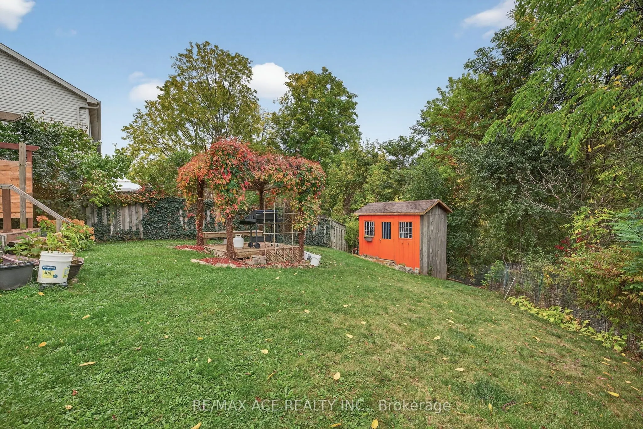 841 Deveron Crescent