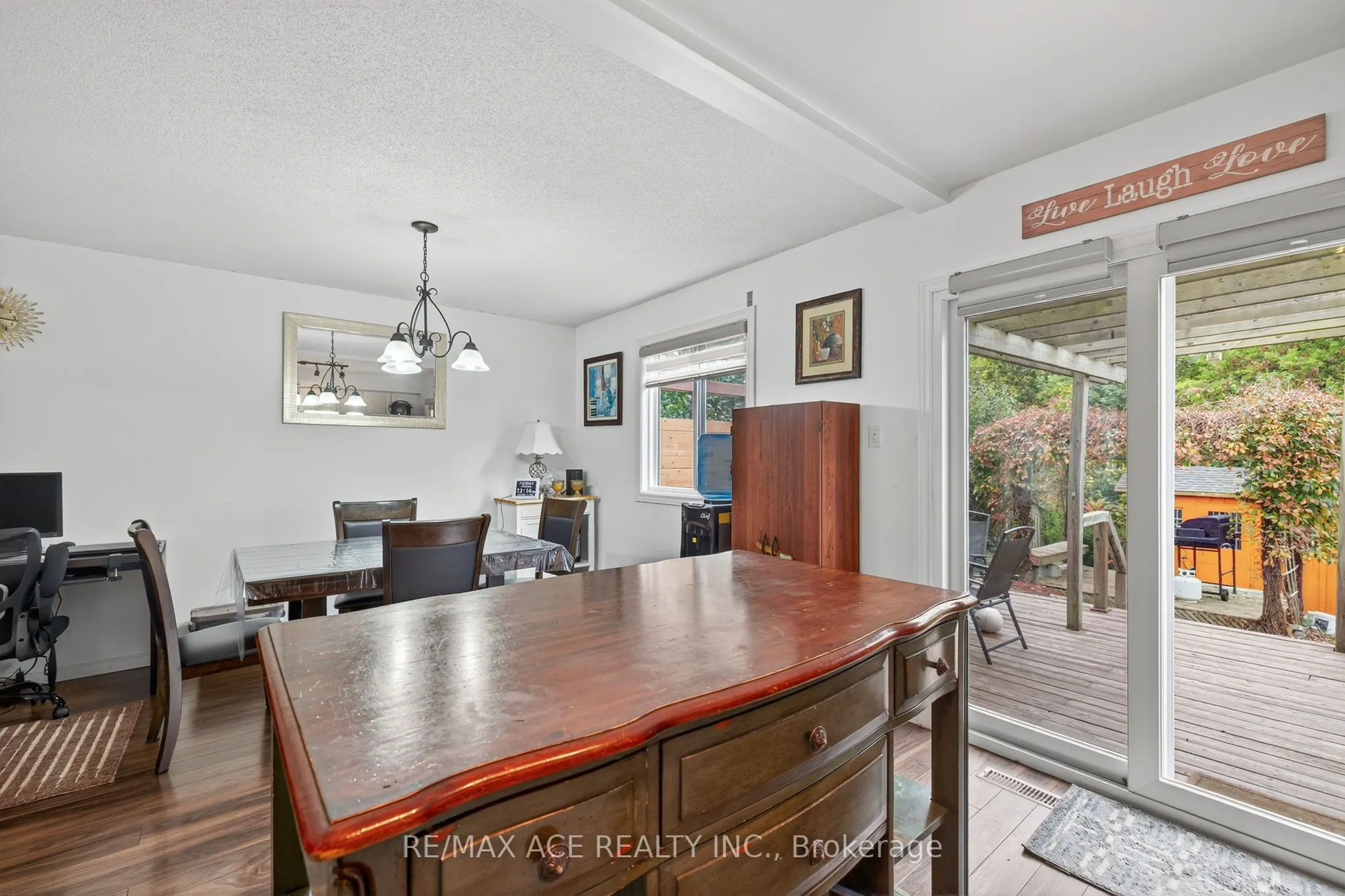 841 Deveron Crescent