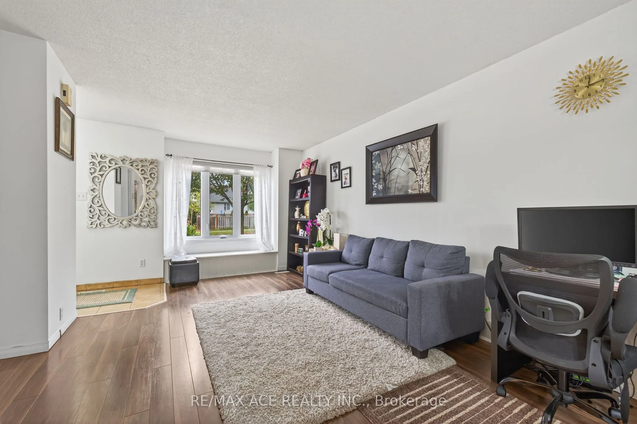 841 Deveron Crescent