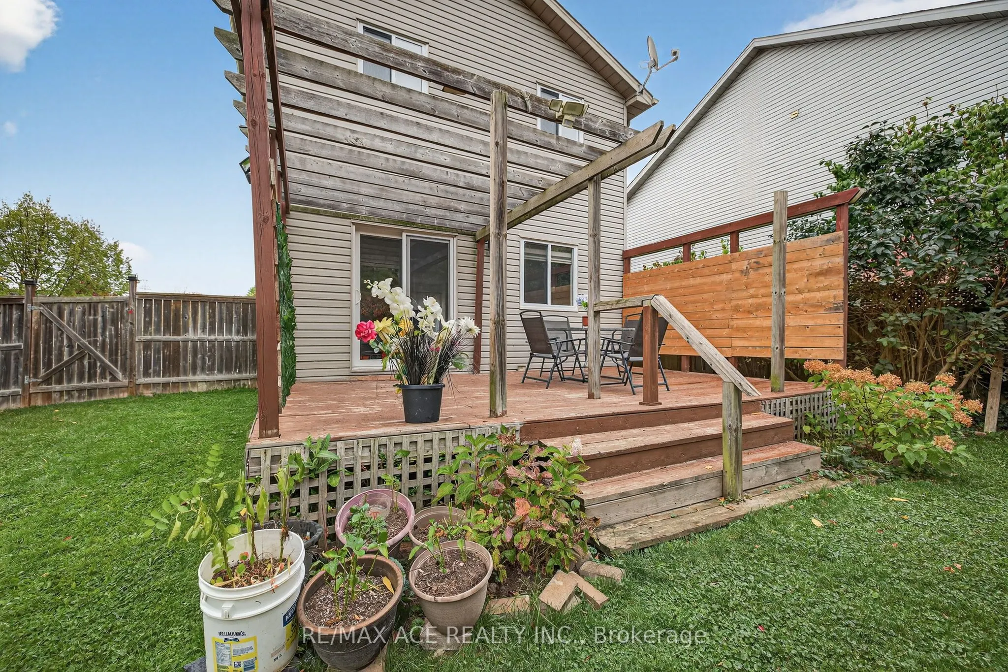 841 Deveron Crescent